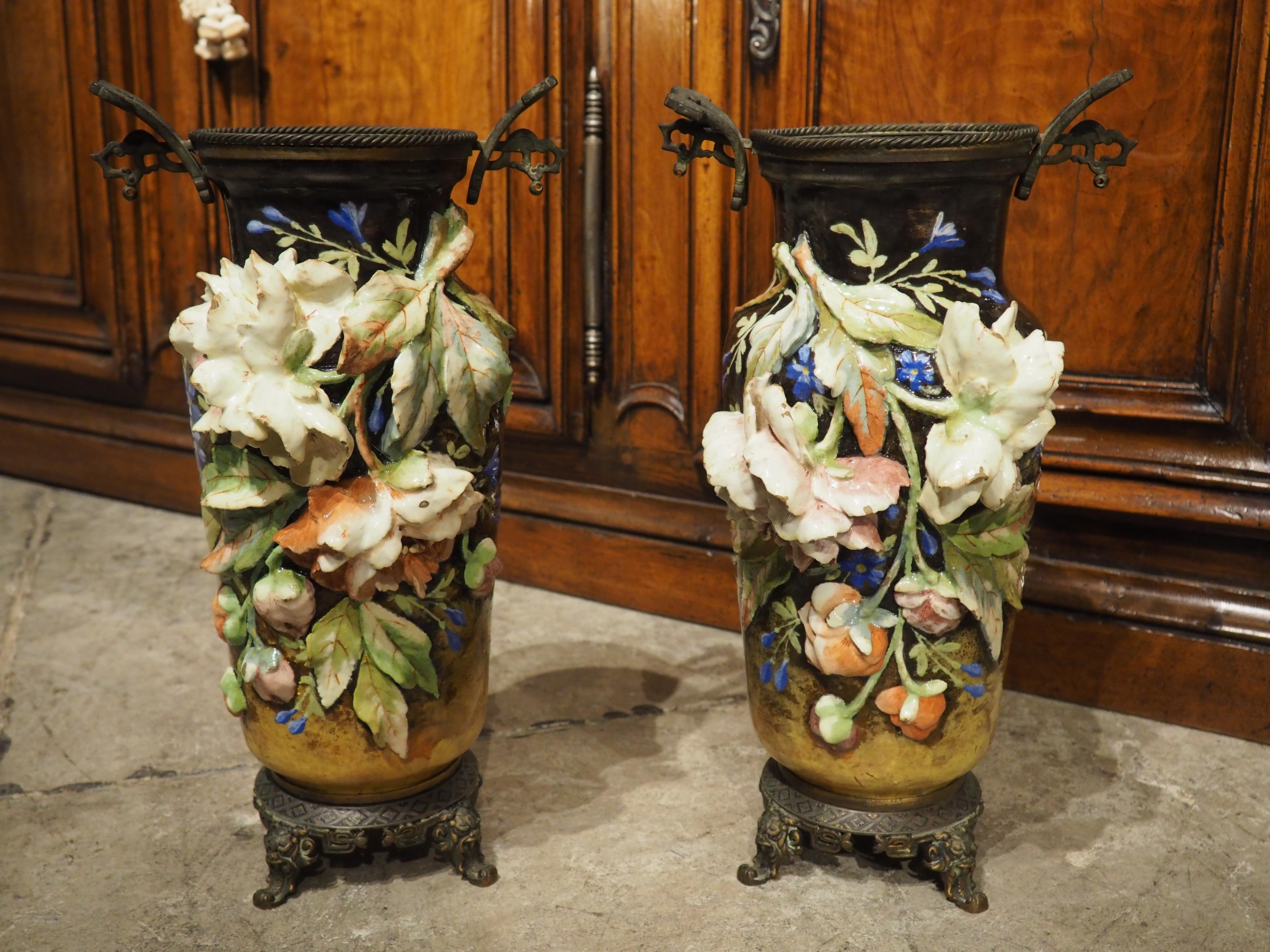 Coppia di vasi di bronzo antichi francesi con grossi rilievi a Barbotine, CIRCA 1880 in vendita 12