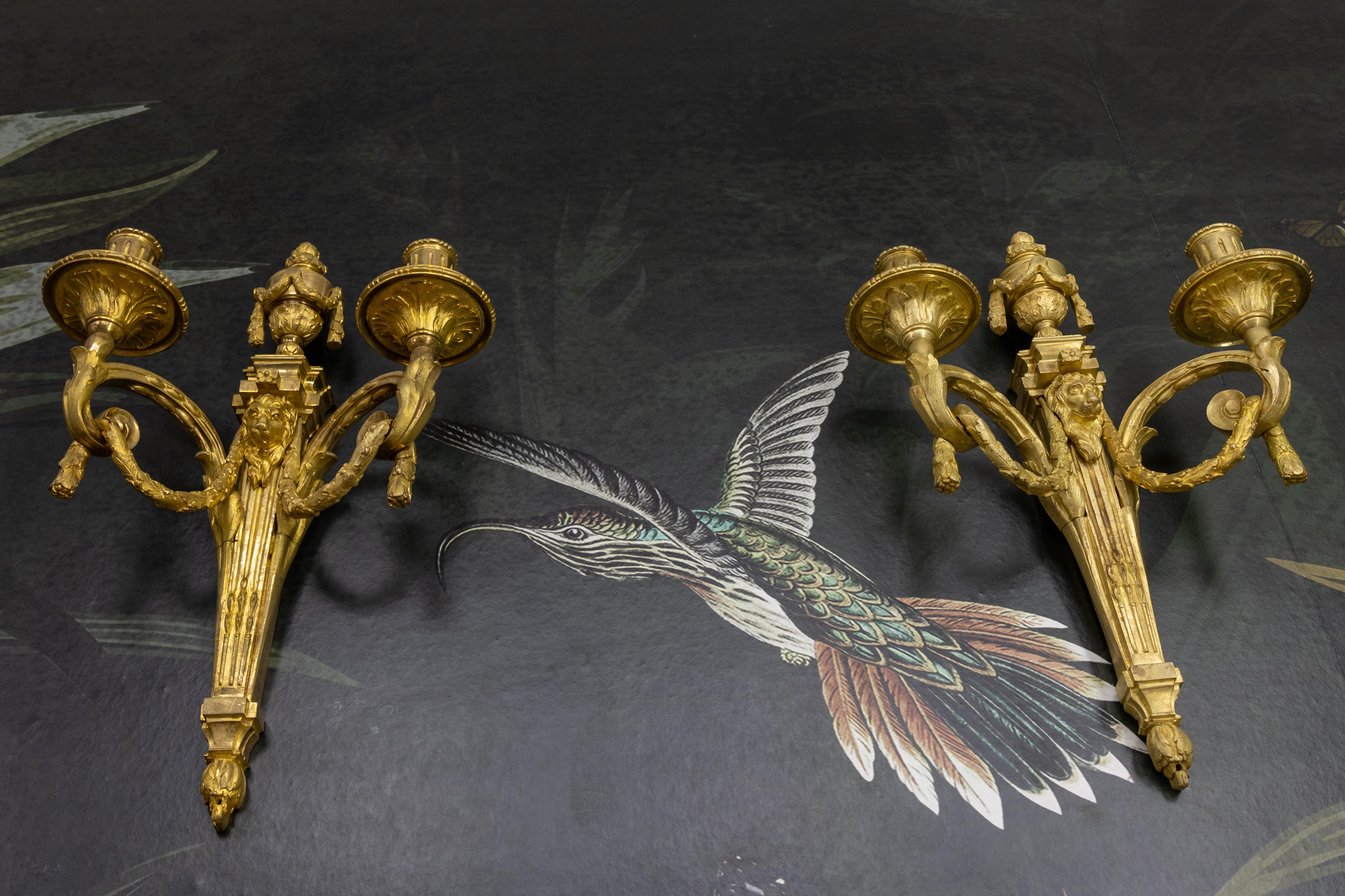 Coppia di candelabri da parete in bronzo francese con teste di leone, 1890 ca. in vendita 3