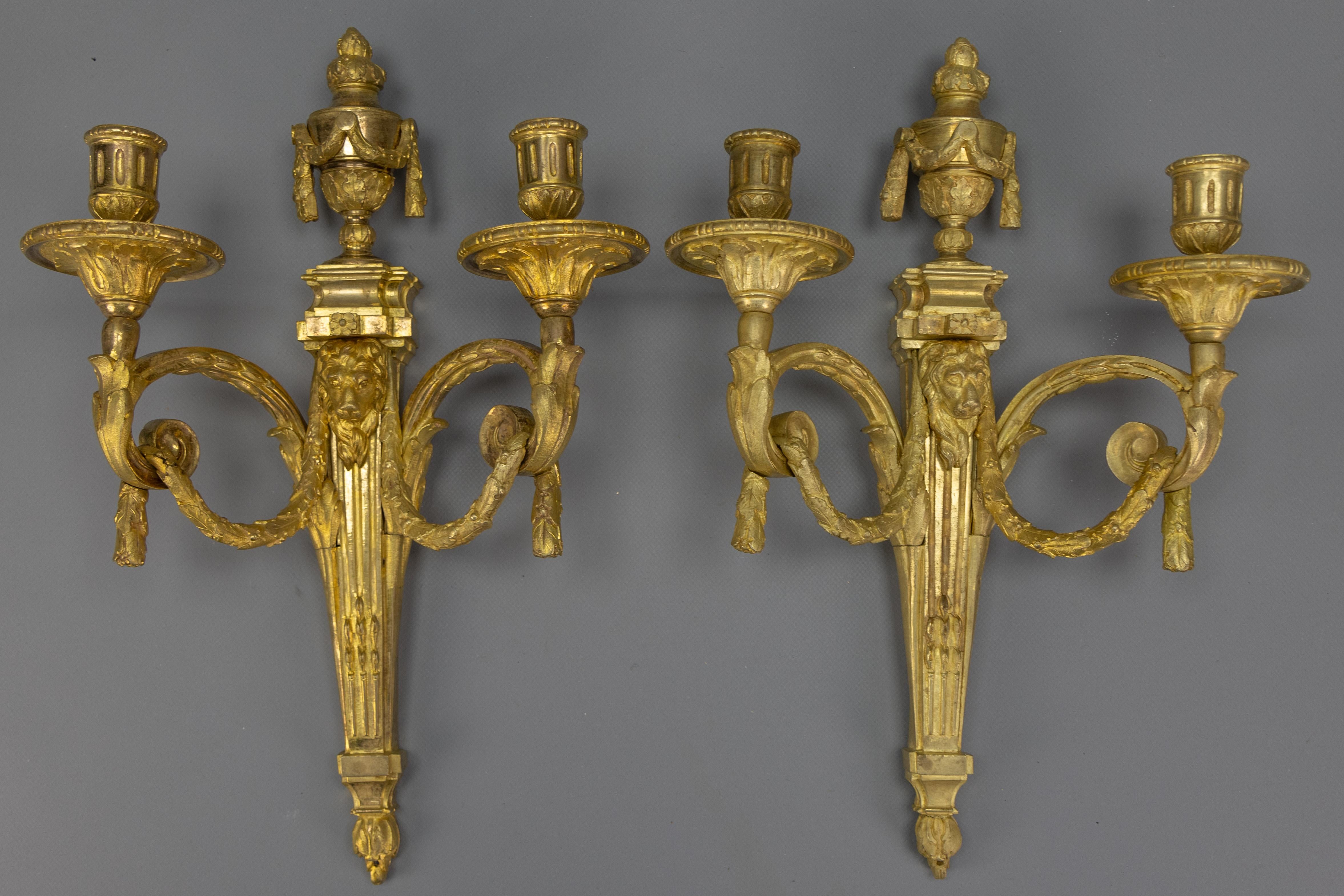 Coppia di candelabri da parete in bronzo francese con teste di leone, 1890 ca. in vendita 7