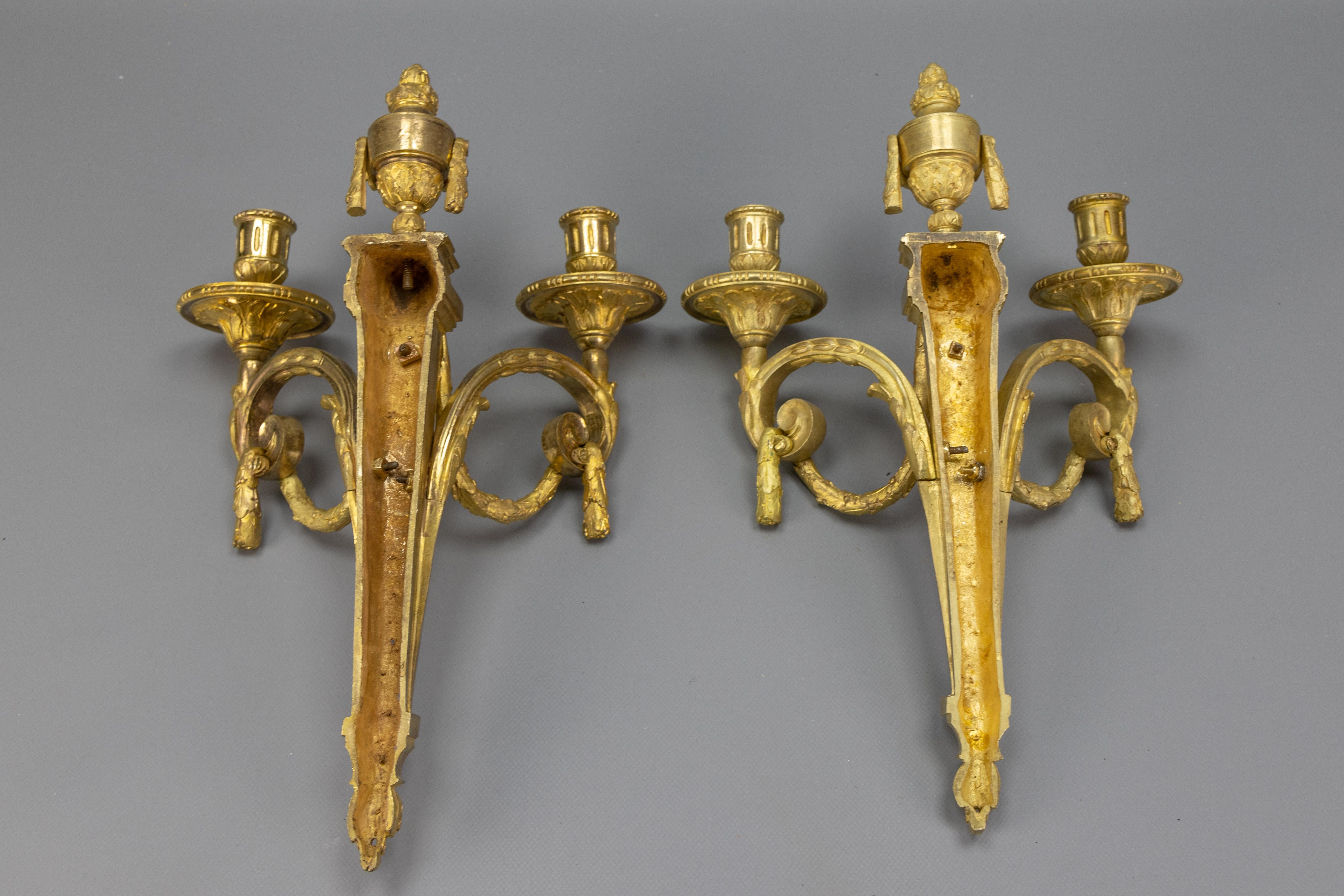 Coppia di candelabri da parete in bronzo francese con teste di leone, 1890 ca. in vendita 8