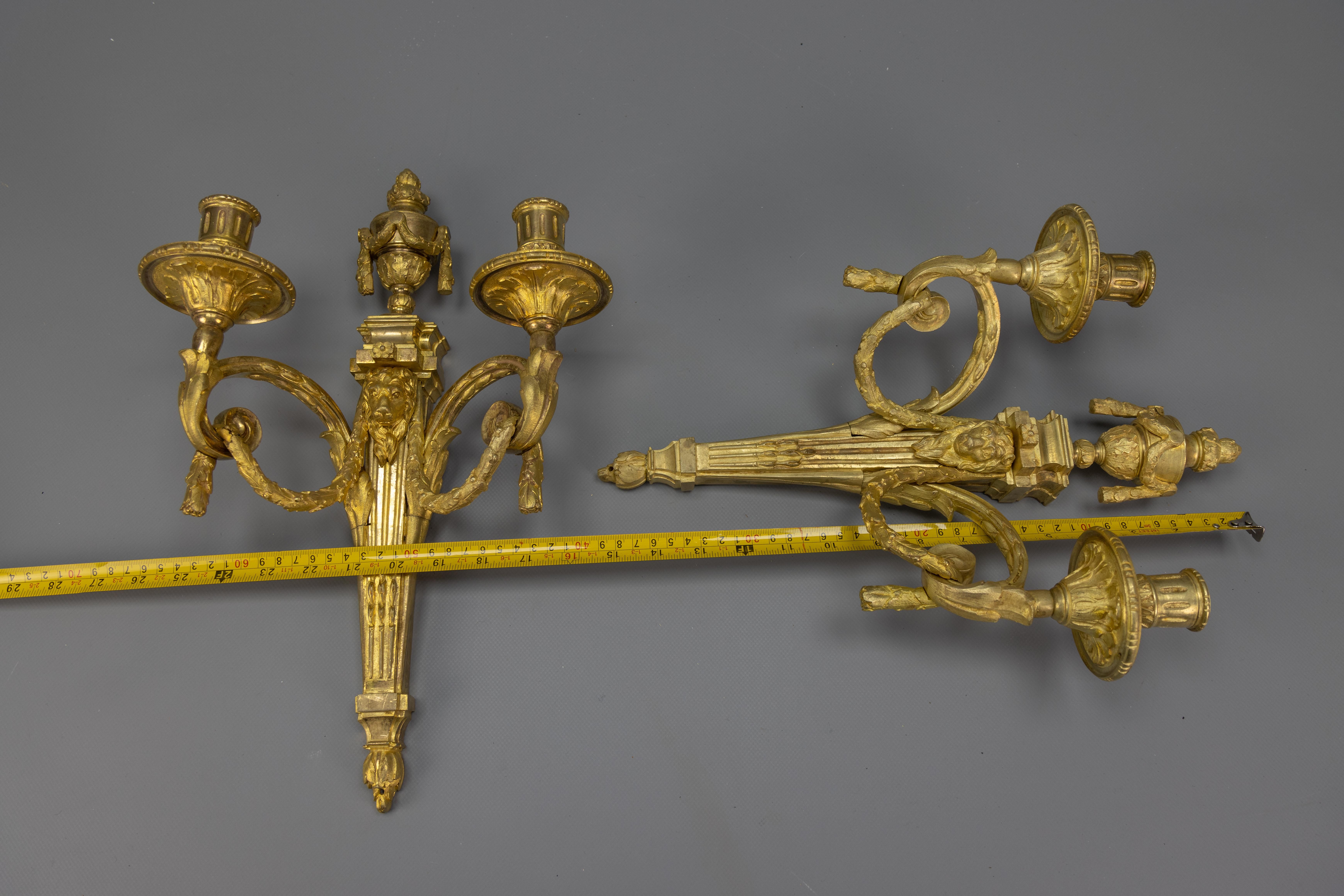 Coppia di candelabri da parete in bronzo francese con teste di leone, 1890 ca. in vendita 10