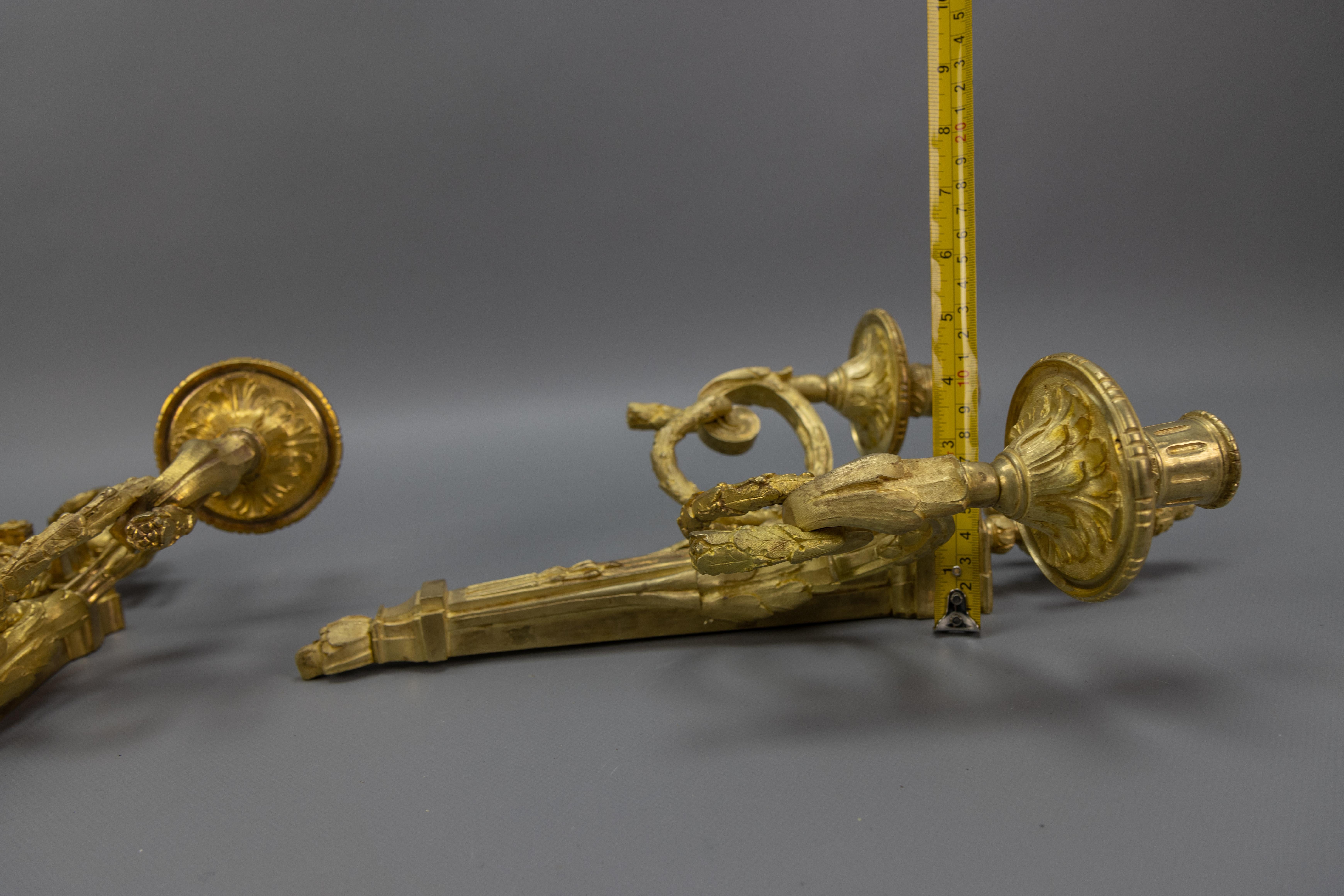 Coppia di candelabri da parete in bronzo francese con teste di leone, 1890 ca. in vendita 12