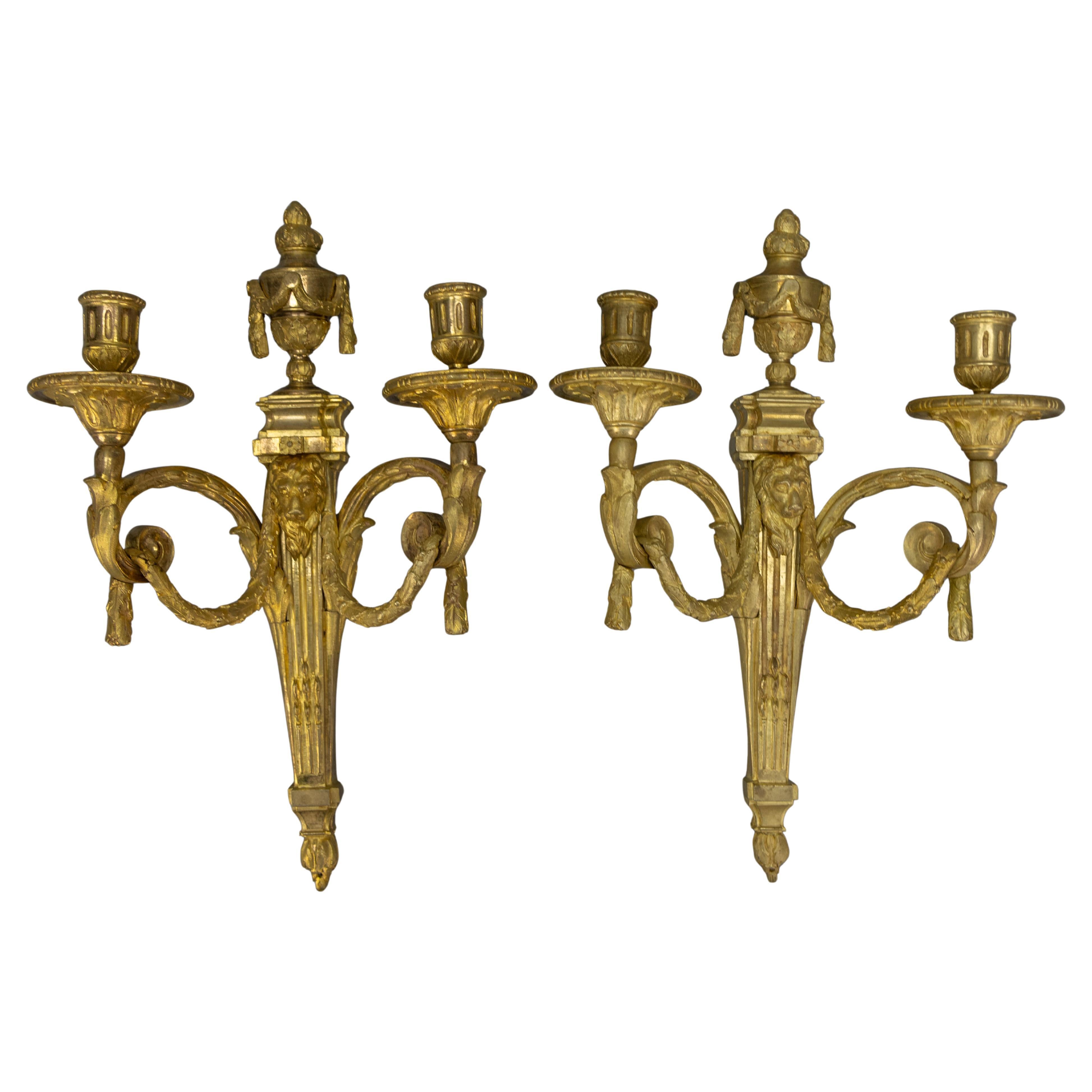 Coppia di candelabri da parete in bronzo francese con teste di leone, 1890 ca. in vendita