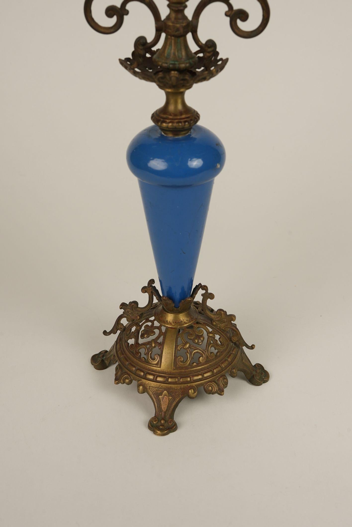 Intagliato a mano Coppia di candelabri francesi d'epoca, 1910 ca. in vendita