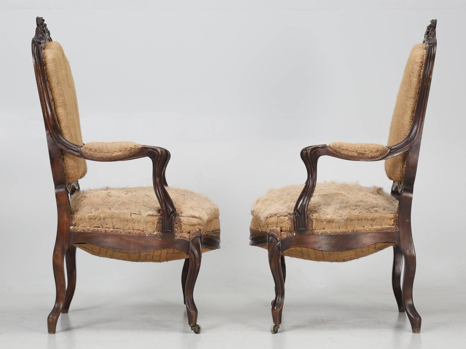 Pair of Antique French Carved Parlor or Living Room Armchairs In Fair Condition For Sale In Chicago, IL