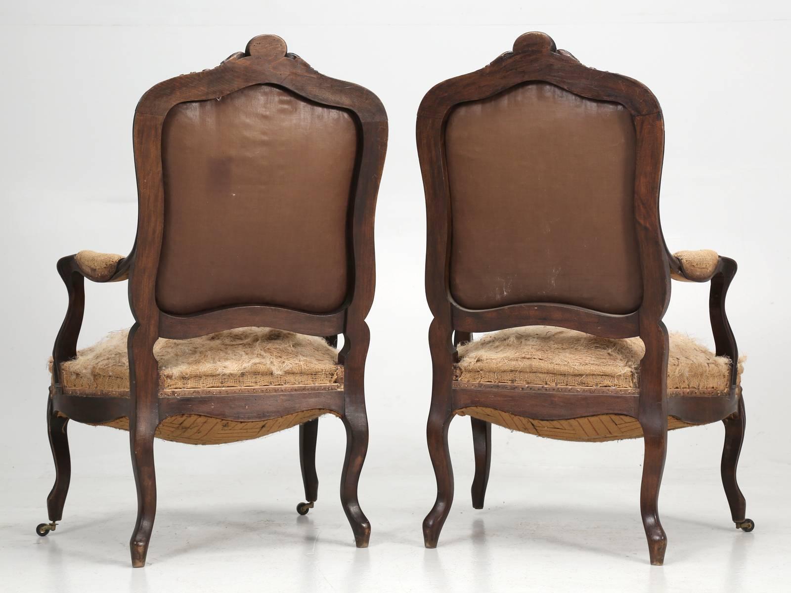 Late 19th Century Pair of Antique French Carved Parlor or Living Room Armchairs For Sale