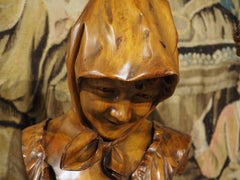 Ein Paar antiker französischer, geschnitzter Kiefernbüstchen eines Jungen und eines Mädchens, CIRCA 1900