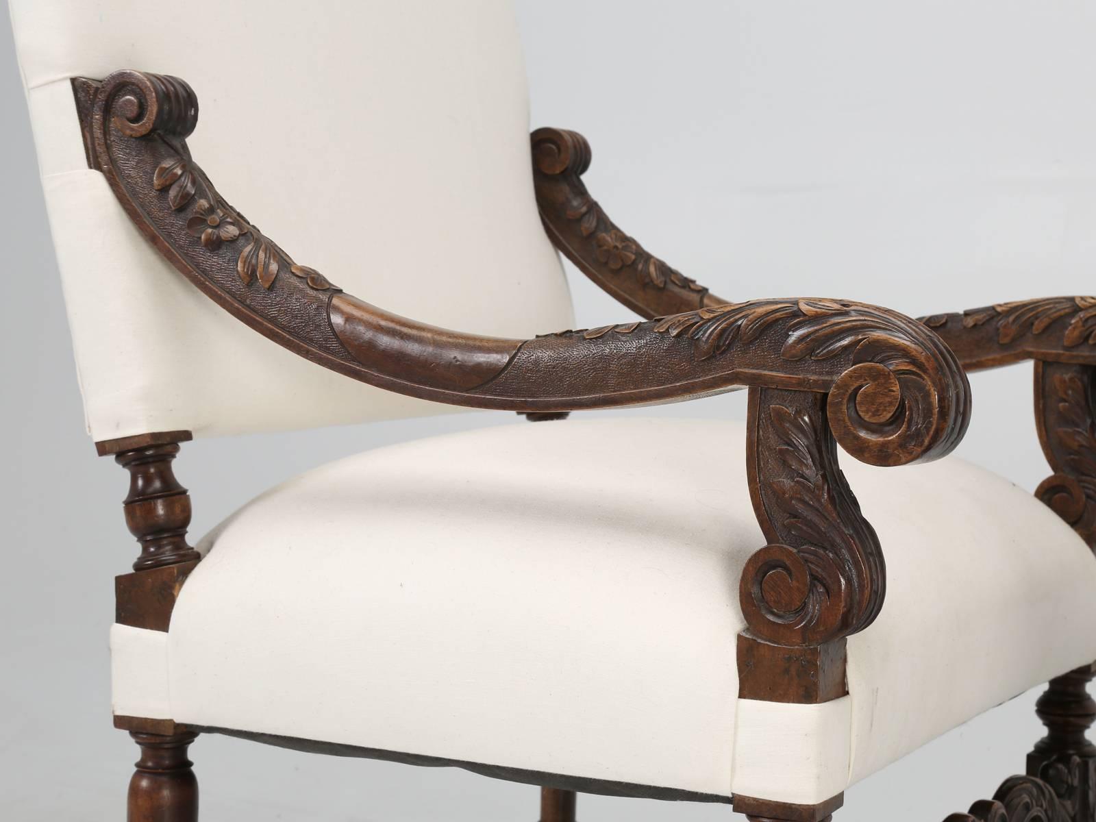 Pair of Antique French Carved Walnut Throne or Armchairs In Excellent Condition In Chicago, IL
