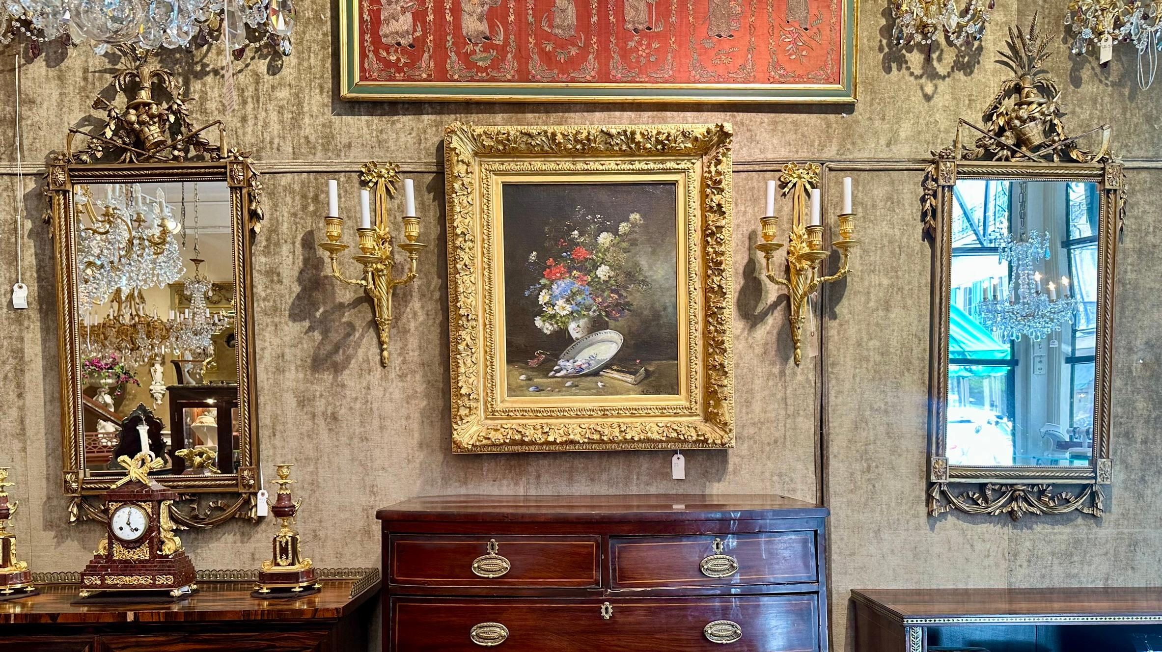 Coppia di antichi specchi francesi in legno intagliato e dorato, 1910-1920 circa. in vendita 1