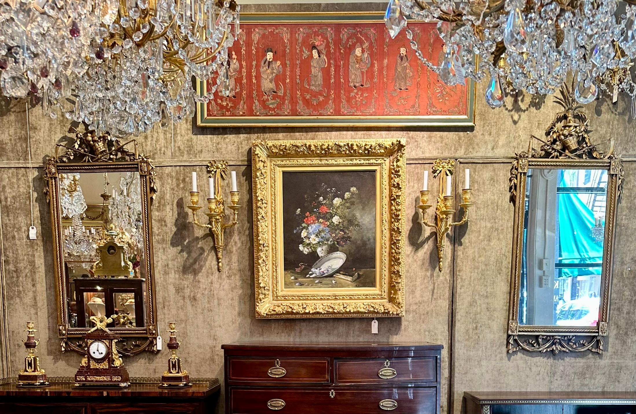 Coppia di antichi specchi francesi in legno intagliato e dorato, 1910-1920 circa. in vendita 2