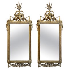 Coppia di antichi specchi francesi in legno intagliato e dorato, 1910-1920 circa.