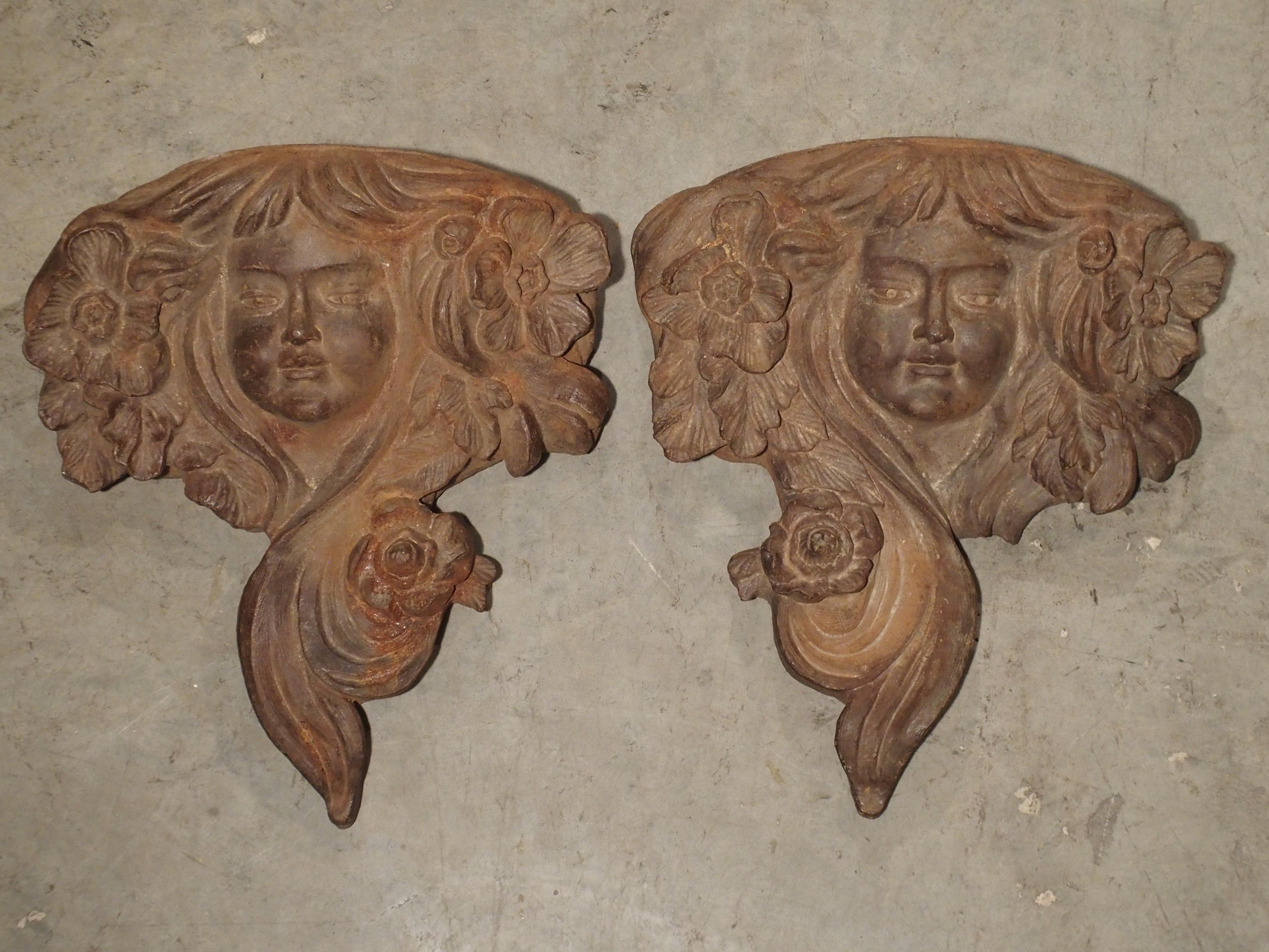 Paar antike französische Gusseisen-Balkon-Pflanzgefäße/Ornamente:: um 1900 im Angebot 9