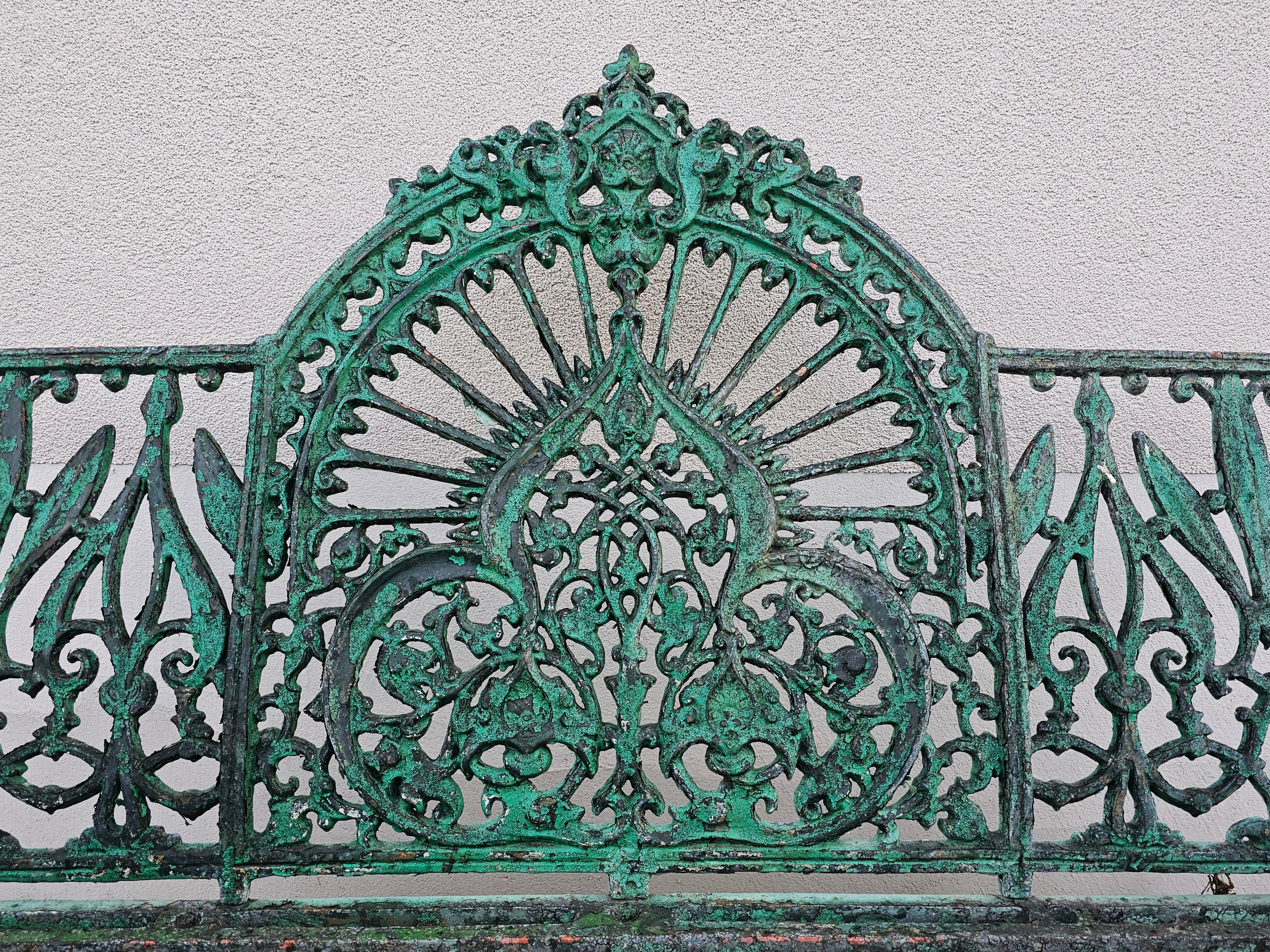 Pair of Antique French Cast Iron Garden Benches painted green, 19th Century In Fair Condition In Beograd, RS