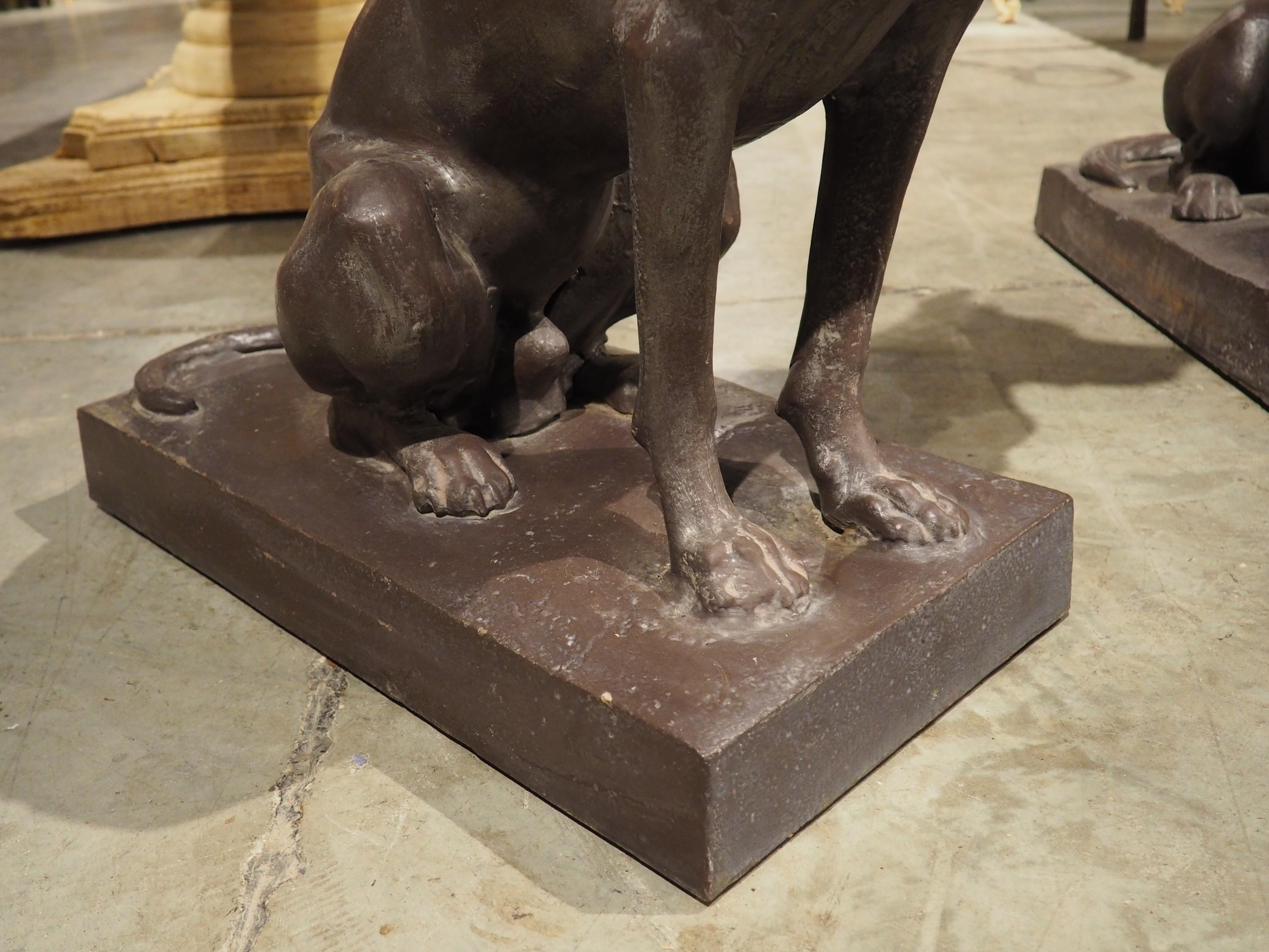 Paar Antique French Cast Iron Jagdhunde nach A. Jacquemart, CIRCA 1900 im Zustand „Gut“ im Angebot in Dallas, TX