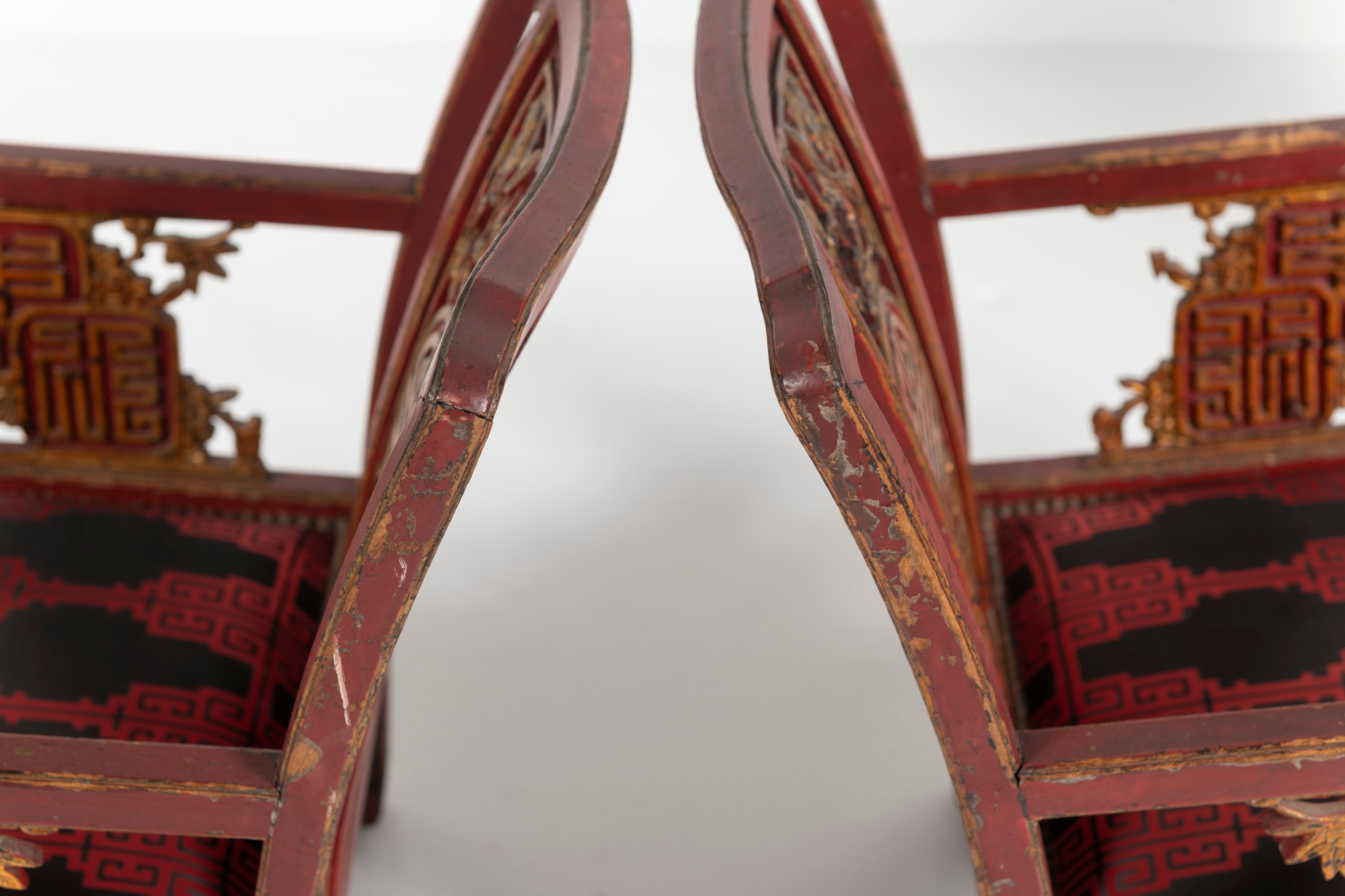 Paar antike französische Chinoiserie-Sessel, rot und goldfarben lackiert, 19. Jahrhundert (Stoff) im Angebot