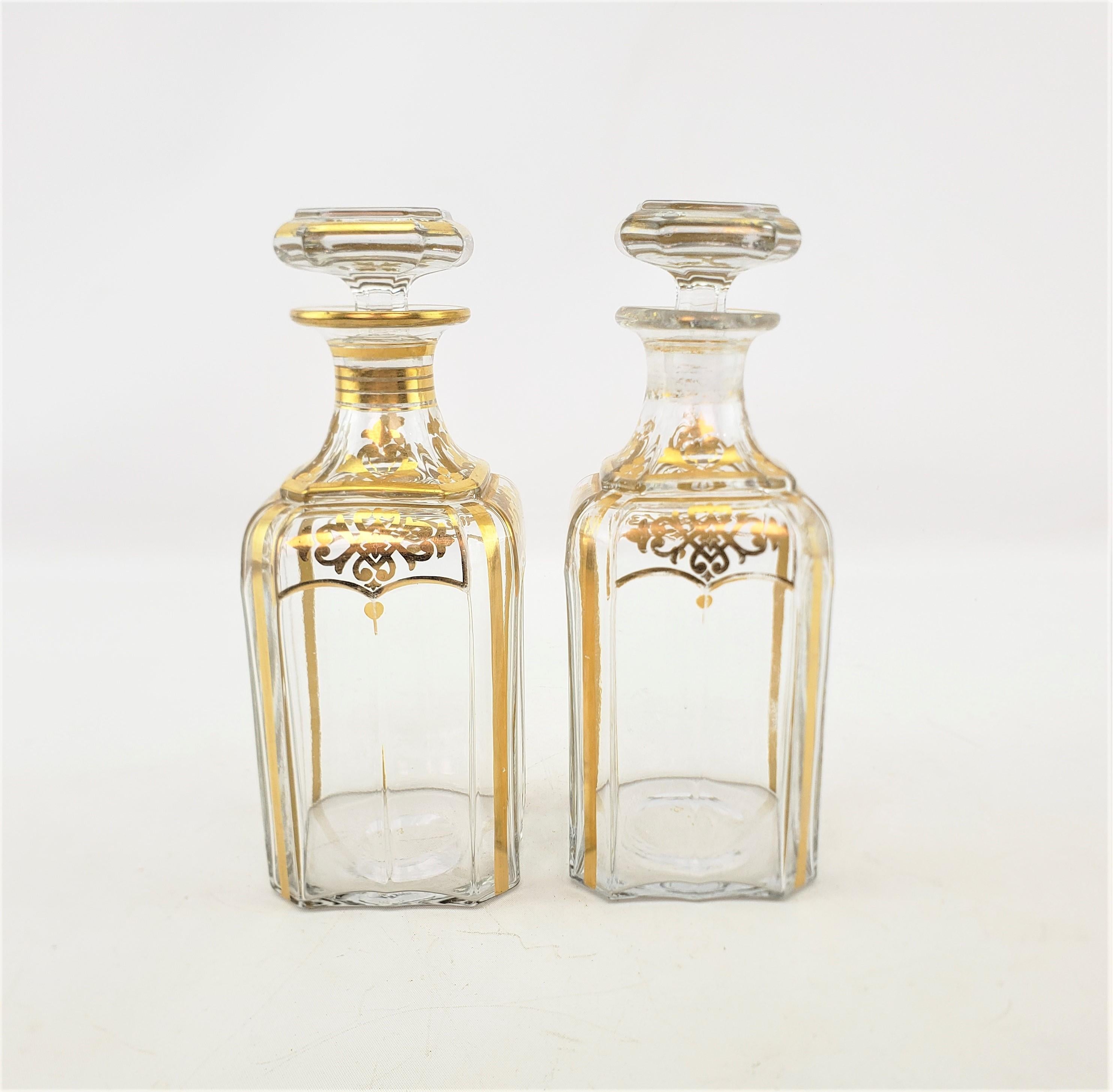 Pair of Antique French Clear Crystal Bottle Decanters with Gilt Decoration In Good Condition For Sale In Hamilton, Ontario
