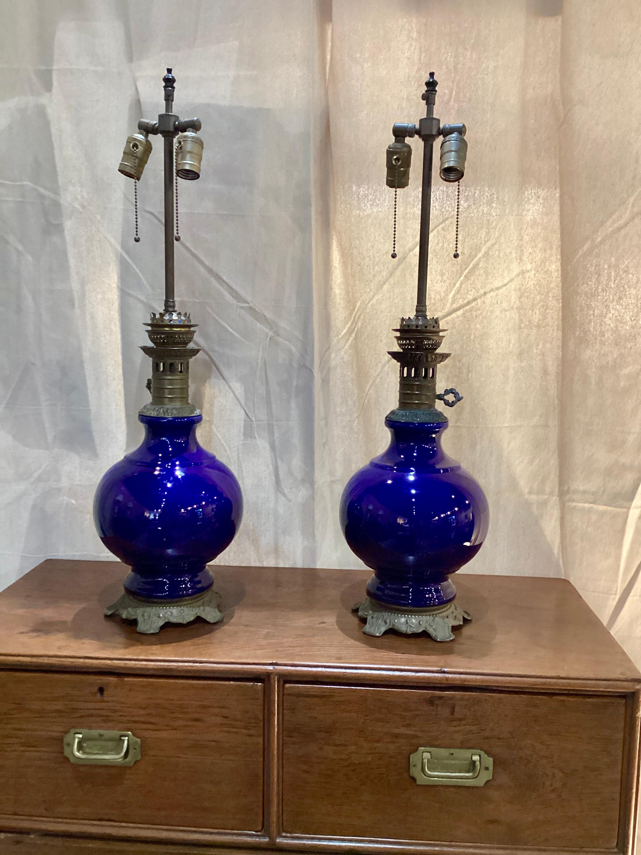 Paar antike französische kobaltblaue Keramiklampen  (Französisch) im Angebot