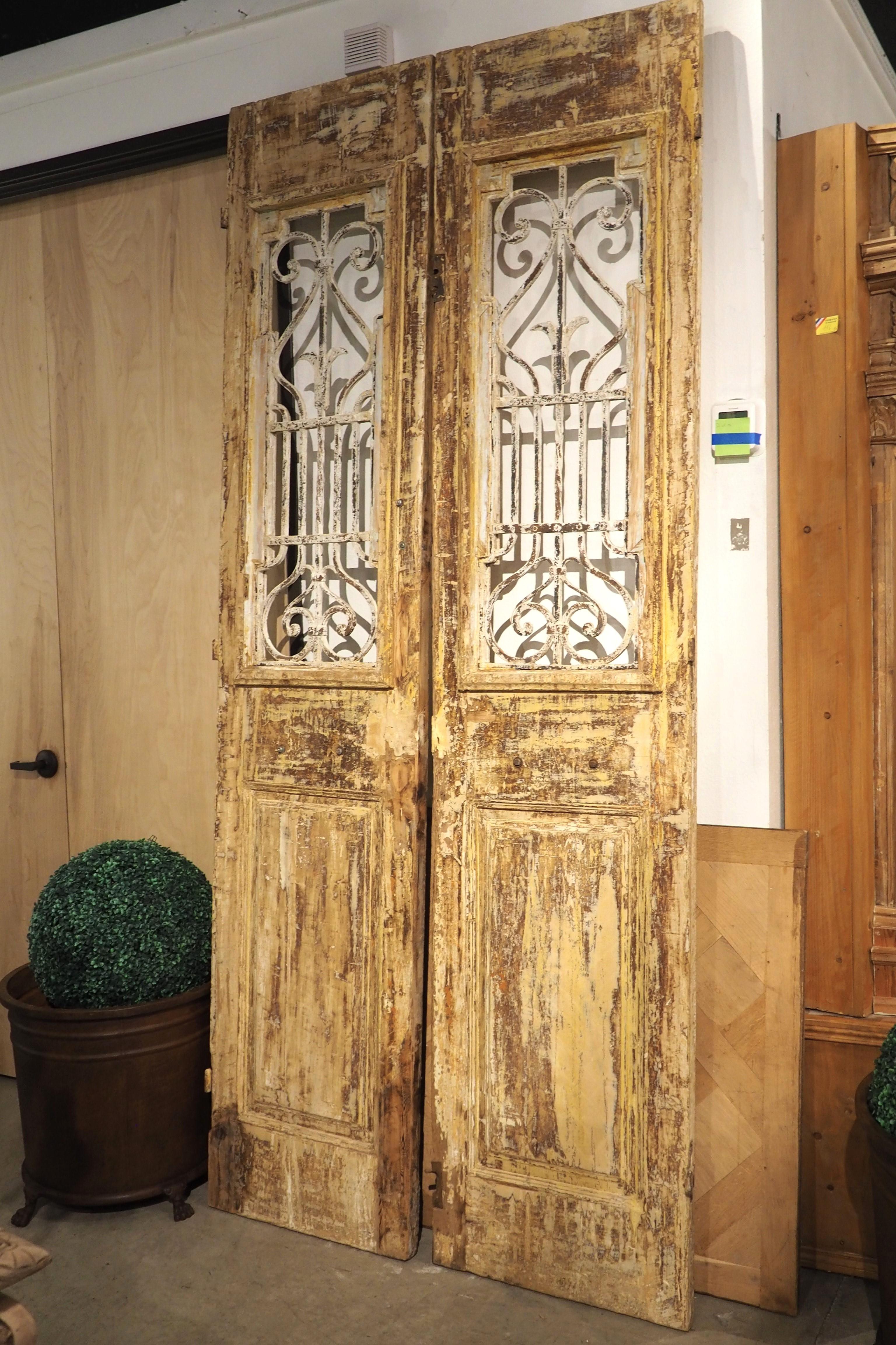 Paire de portes d'entrée coloniales françaises anciennes, vers 1890 en vente 11