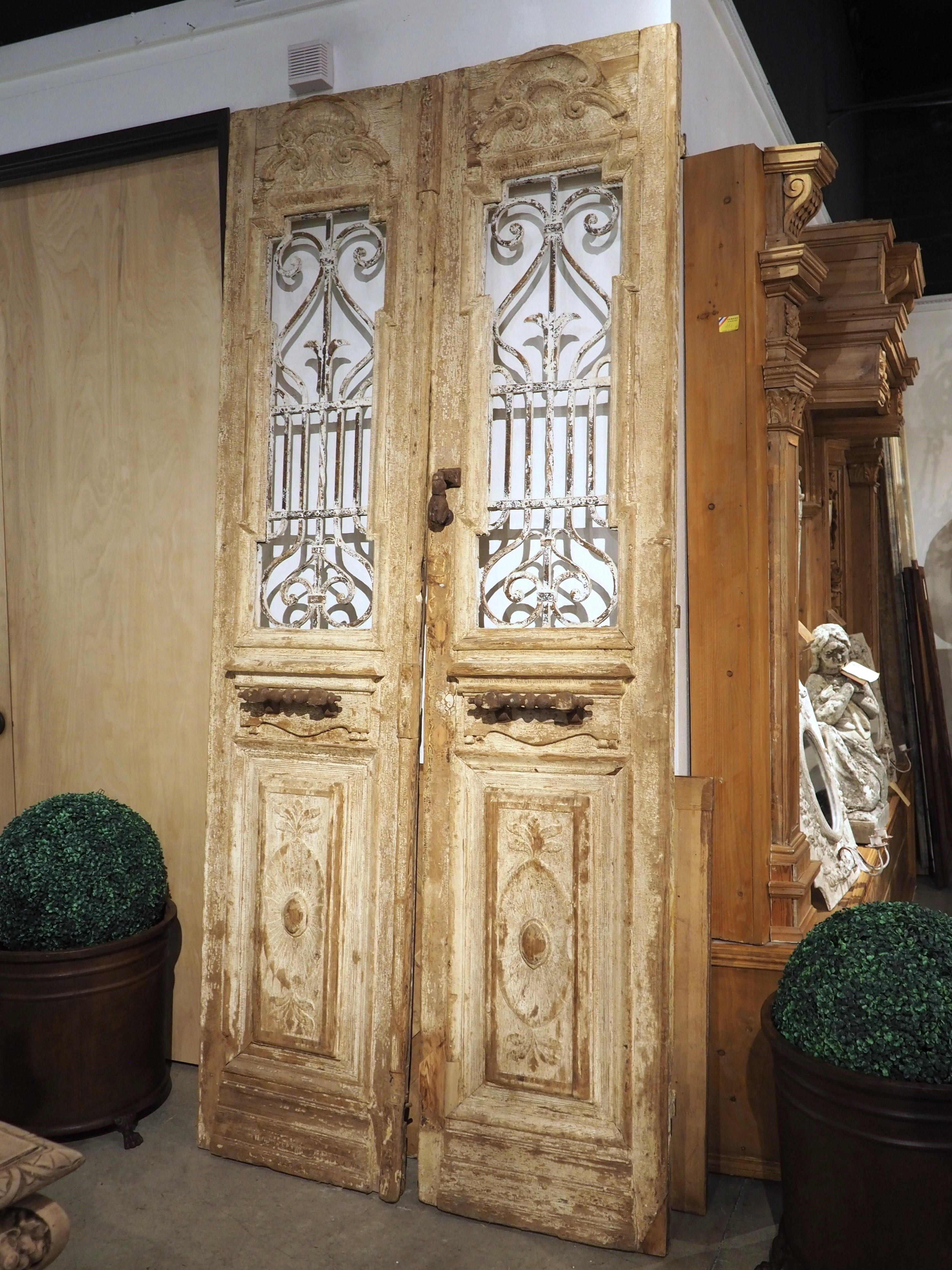 Paire de portes d'entrée coloniales françaises anciennes, vers 1890 en vente 13