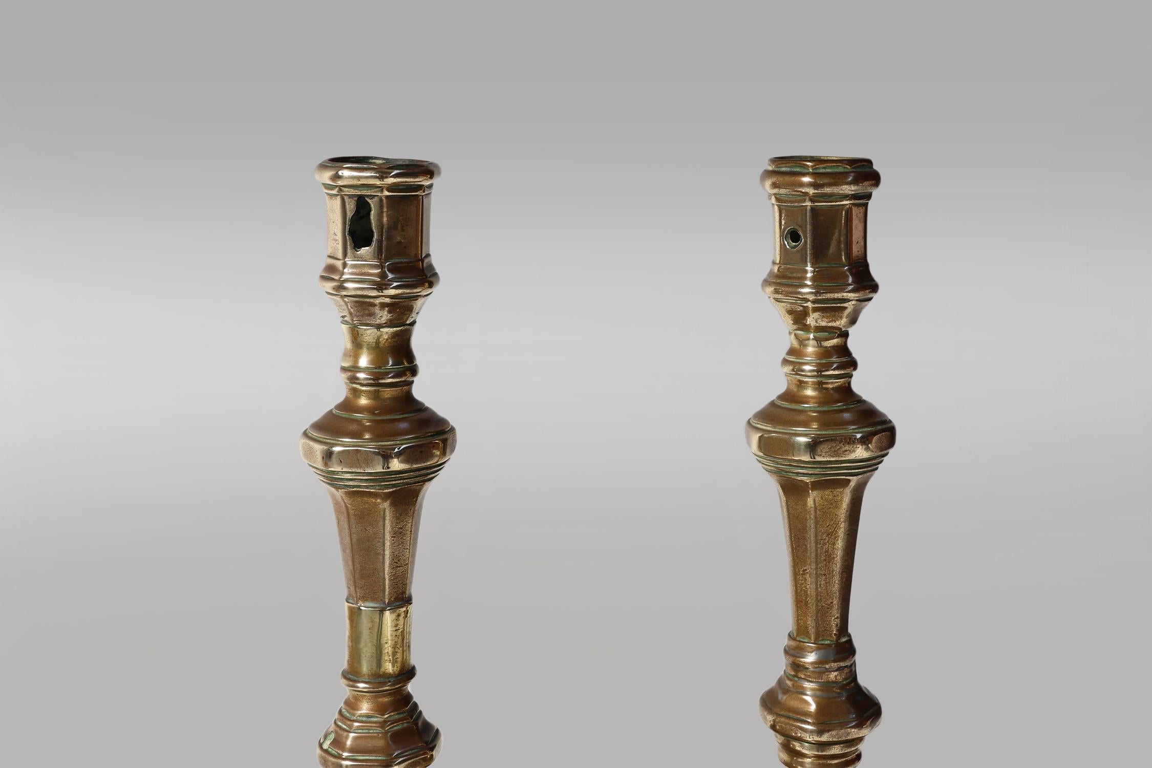 Pareja de candelabros de cobre Antique French, ca. 1800 Francés en venta
