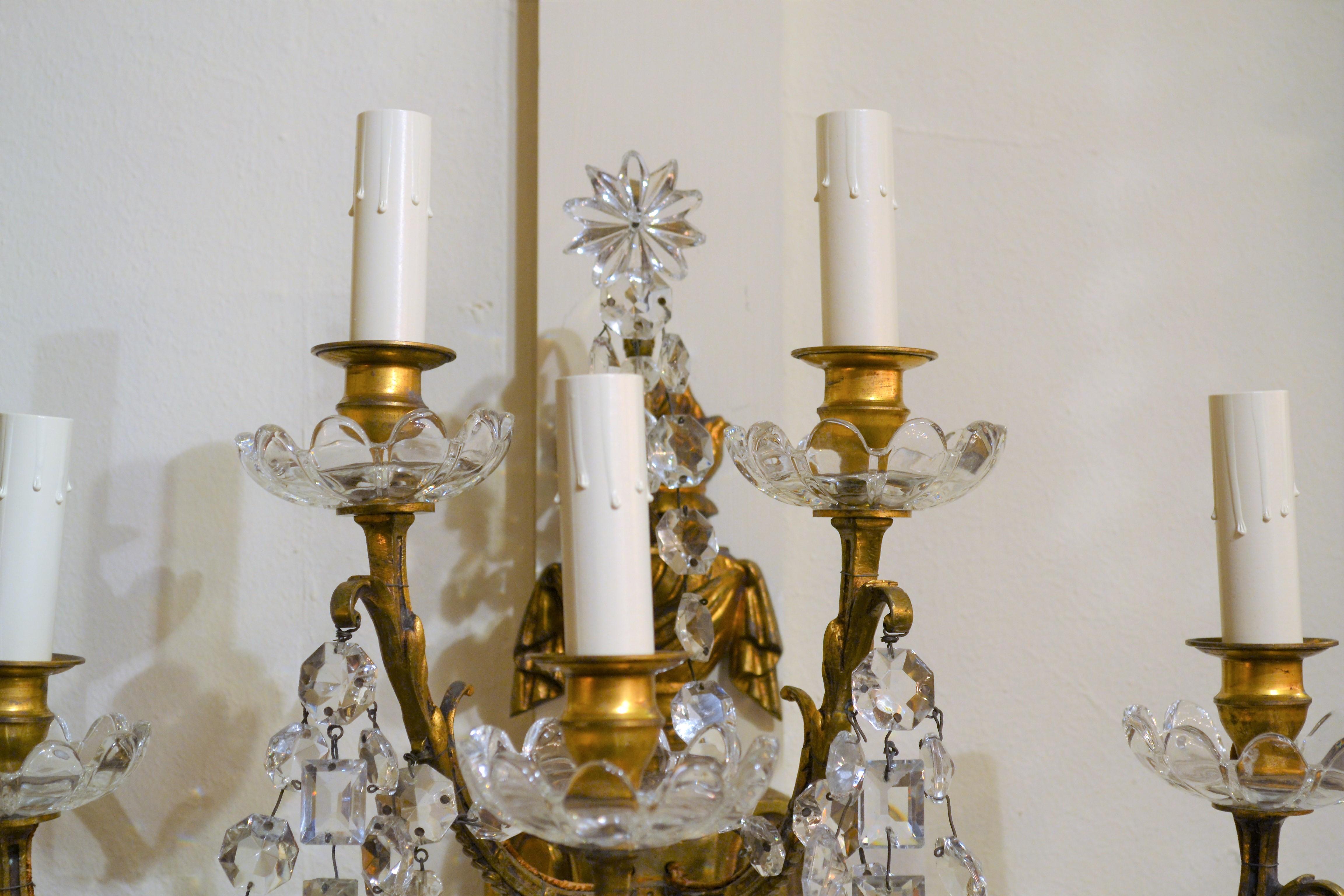 Ces appliques sont magnifiques et apporteront grâce et élégance à toute maison où elles seront placées.