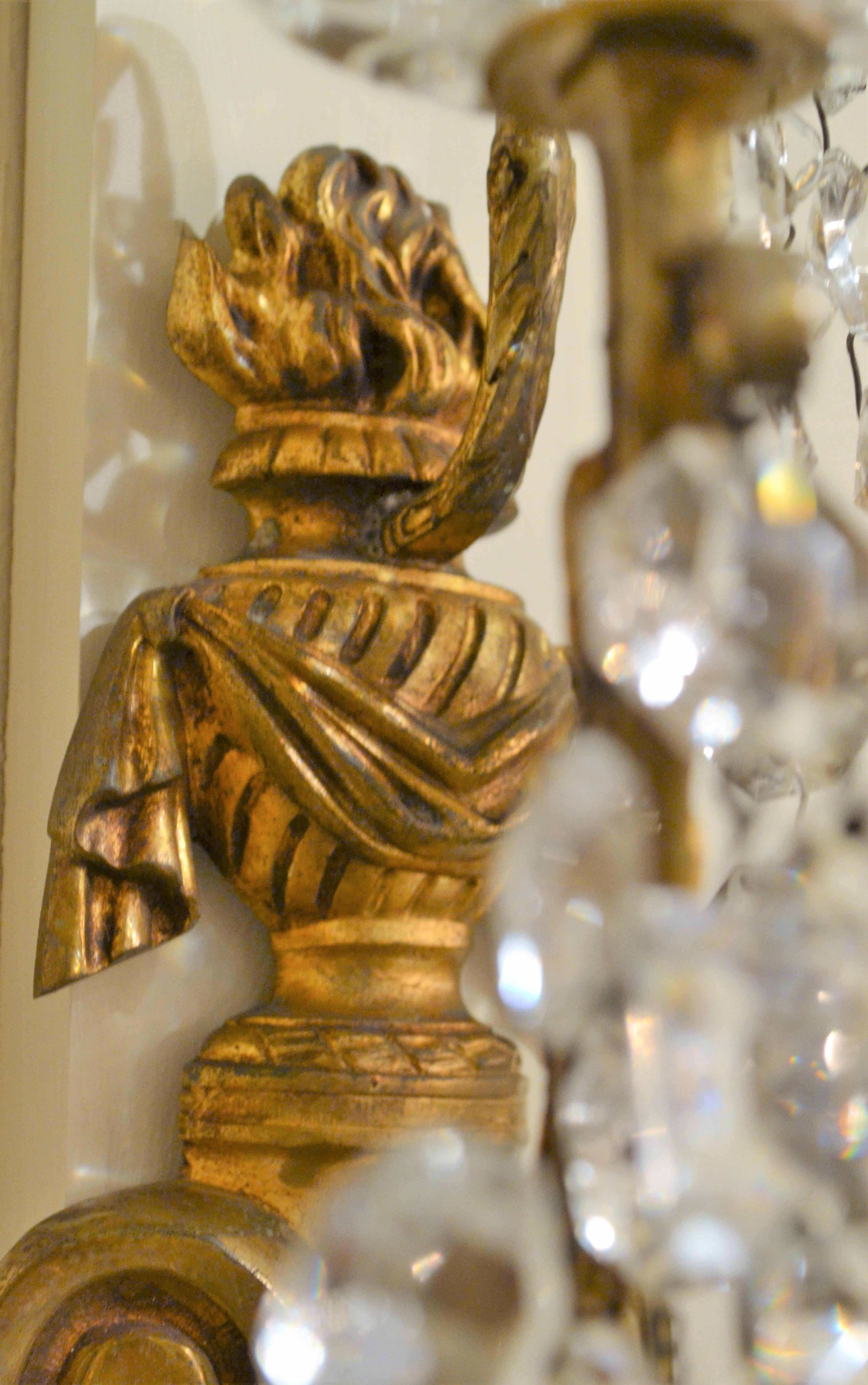 Paar antike französische Kristall- und Bronze-Wandleuchter aus Kristall im Angebot 2