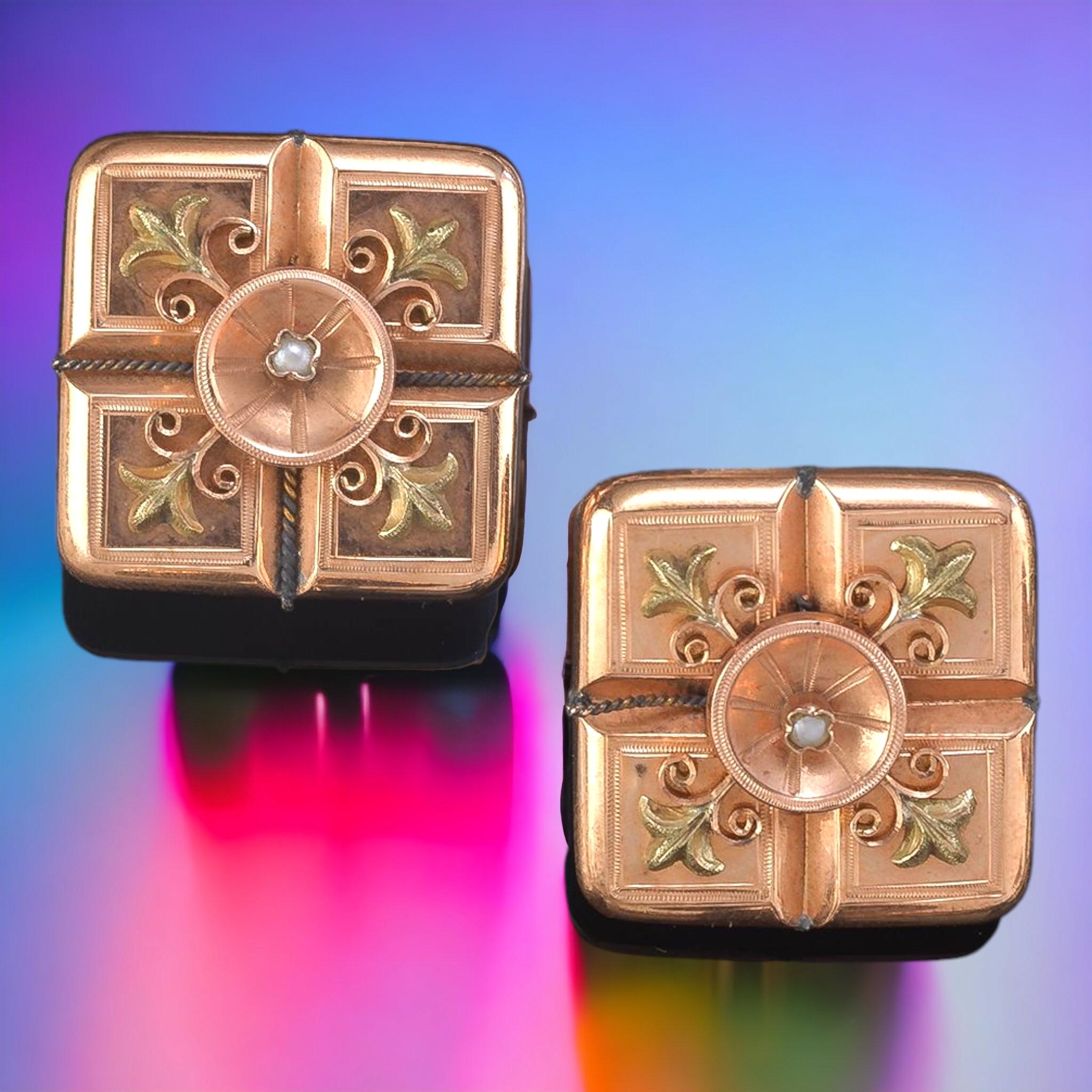 Men's Pair of  Antique French Cufflinks & Studs with Lys Flower design,  19th C (1850) For Sale