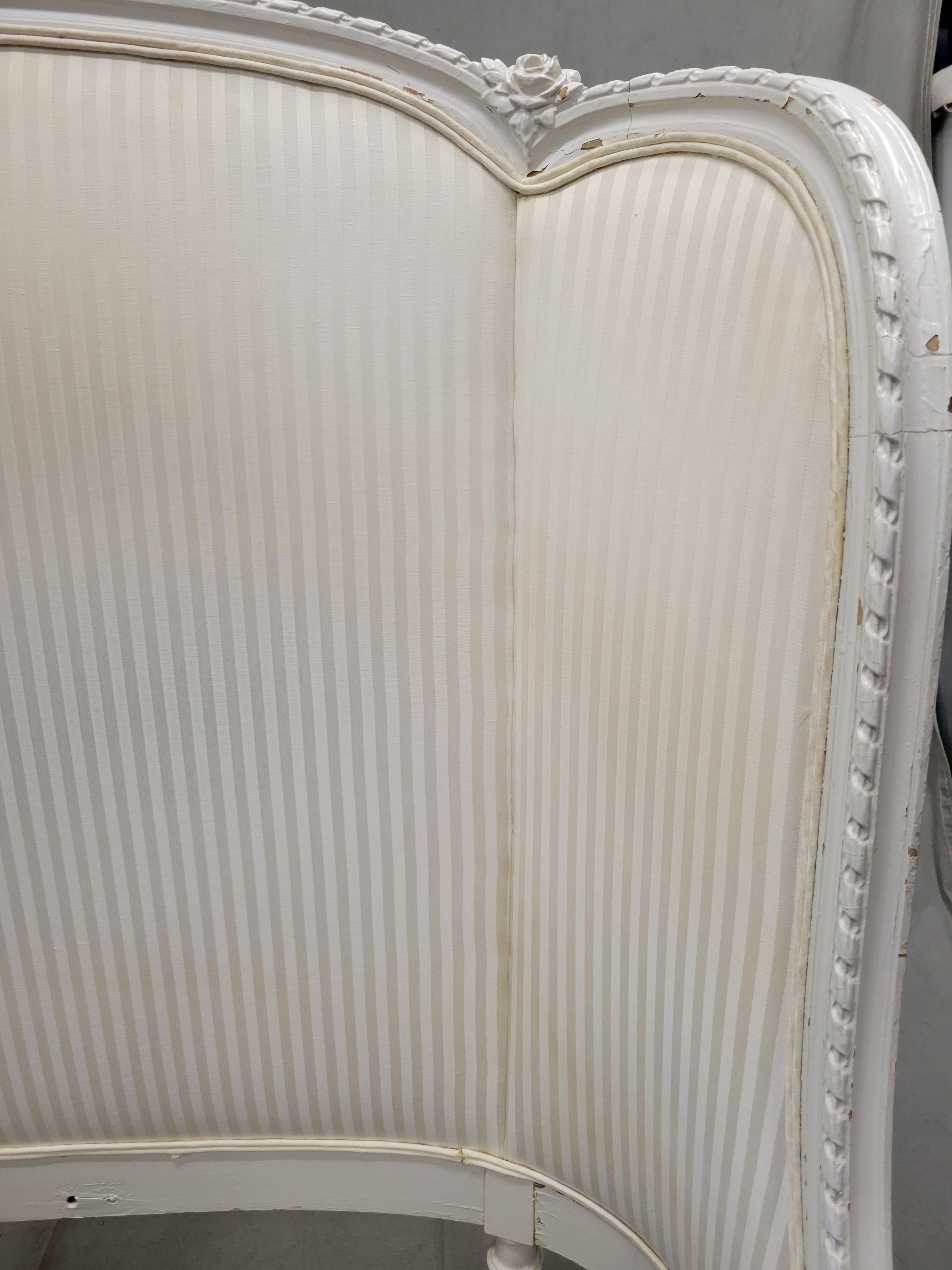 Pair of Antique French Curved Twin Headboards with Ivory Sateen Upholstery Tela en venta