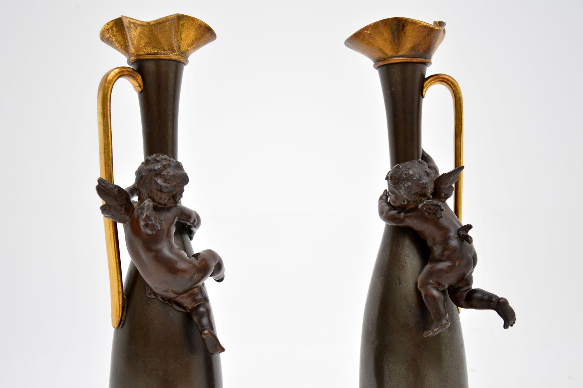 Pair of Antique French Decorative Bronze Pitchers In Good Condition For Sale In London, GB