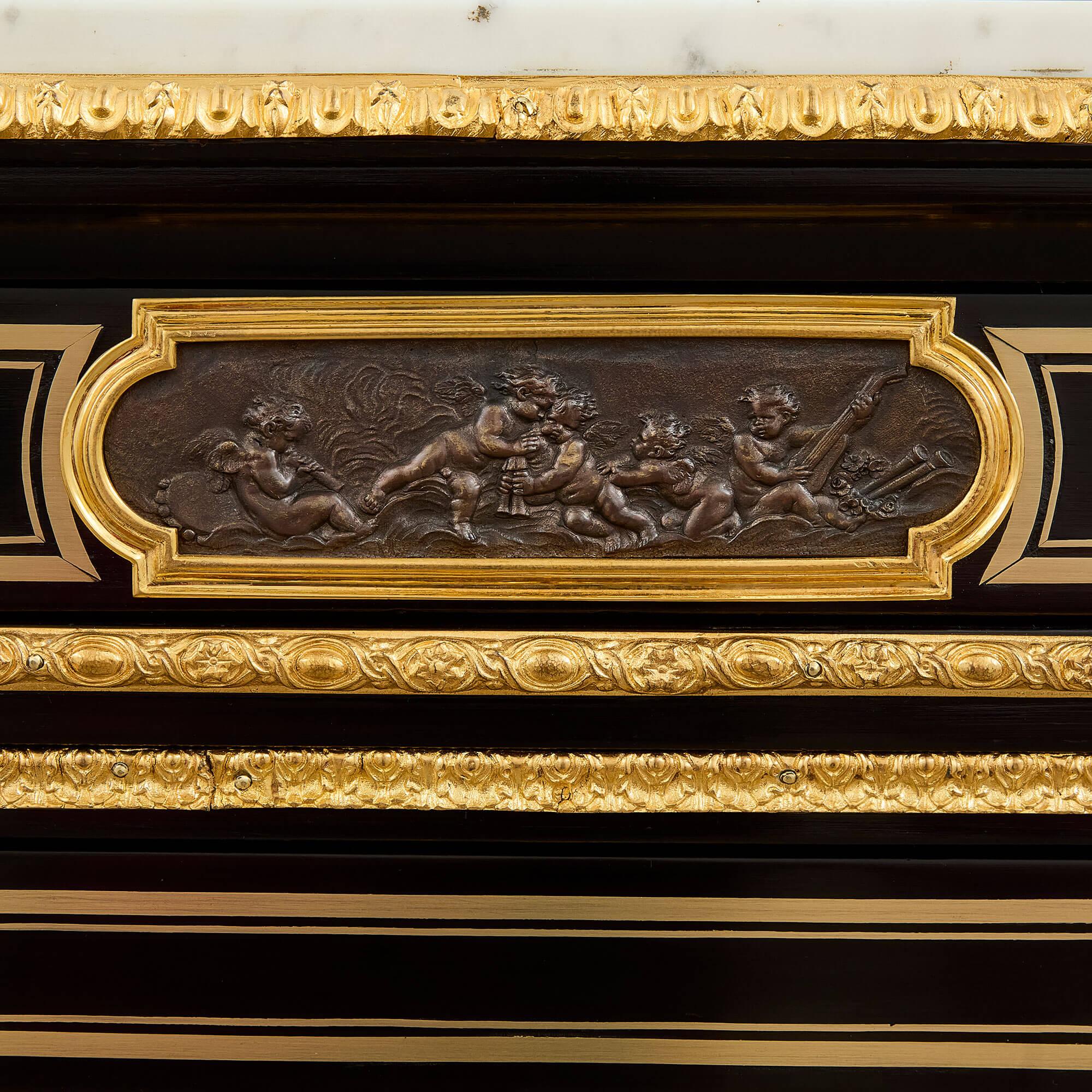 Intagliato Coppia di armadi francesi antichi in legno ebanizzato, ormolatura, bronzo e intarsio in vendita