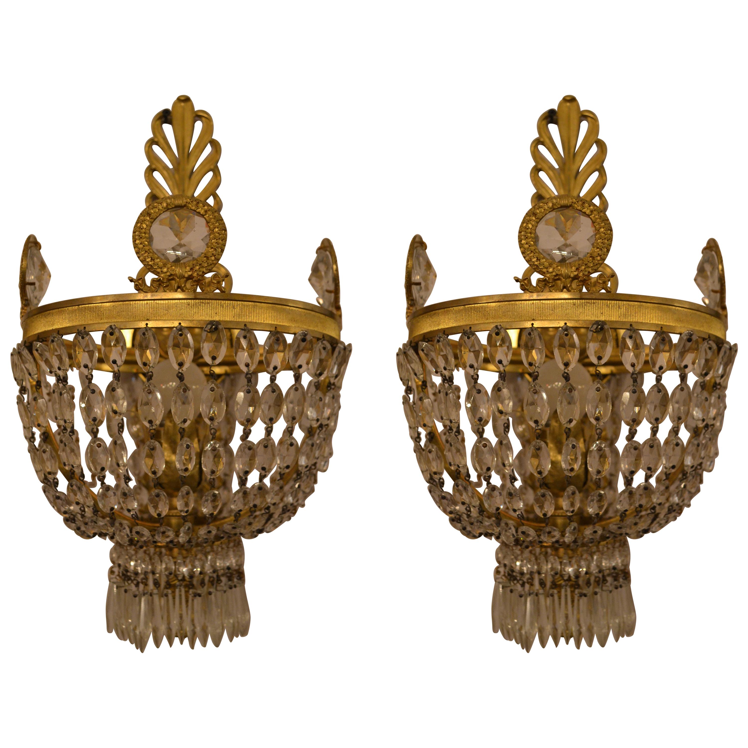 Paire d'appliques anciennes françaises en cristal et bronze en forme d'emipre