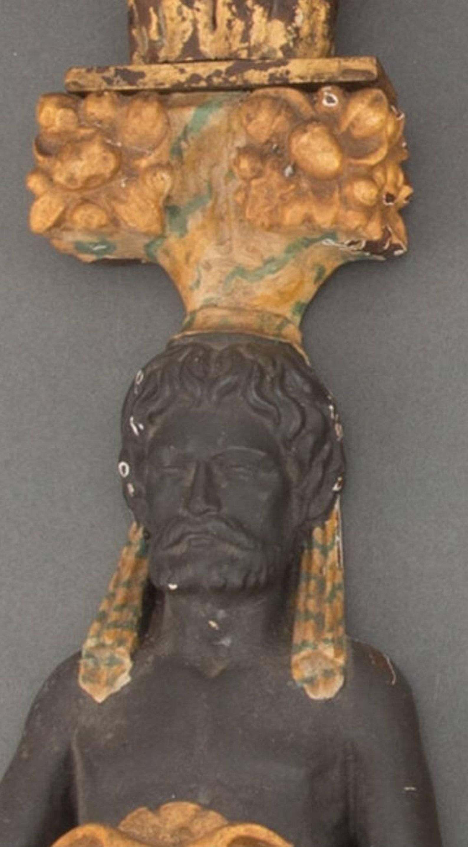 Dorato Coppia di antiche candelabri in legno dorato dell'Impero francese e della Rinascita egizia in vendita