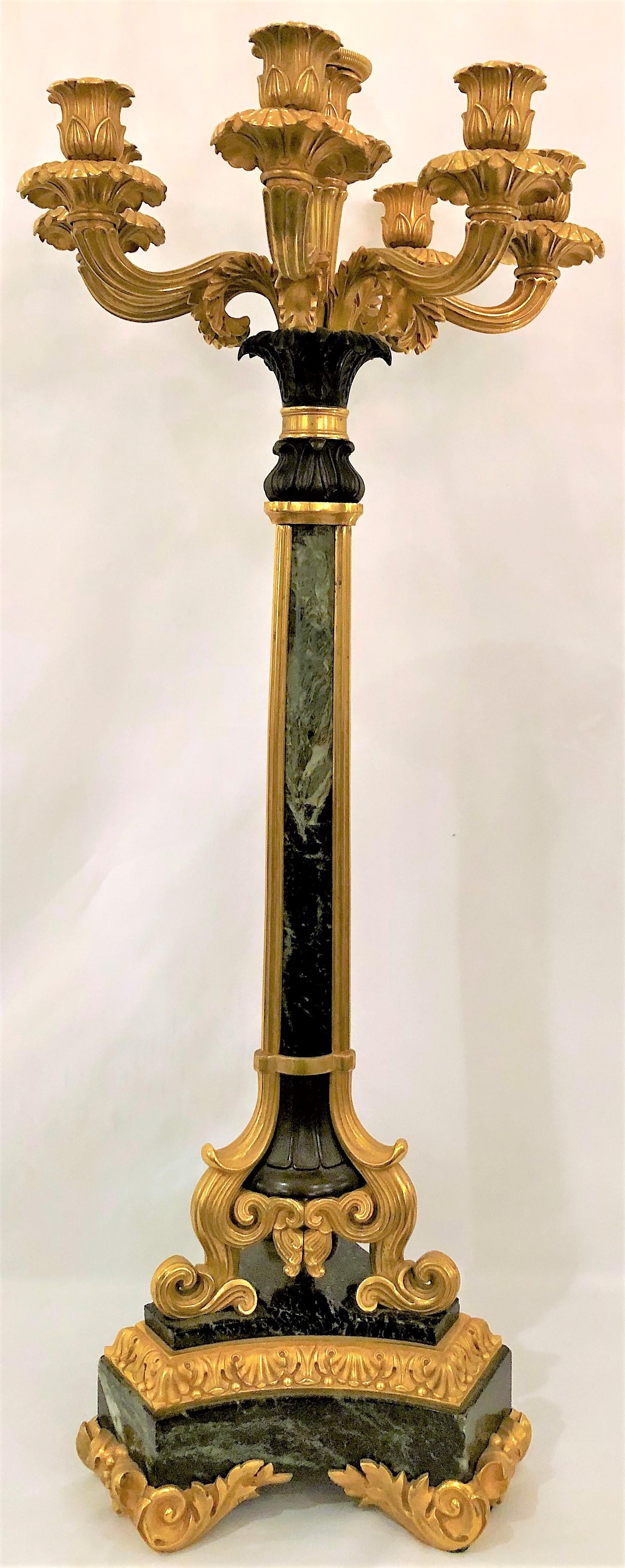 Paire d'anciens candélabres D'ore en marbre et bronze de style empire français.