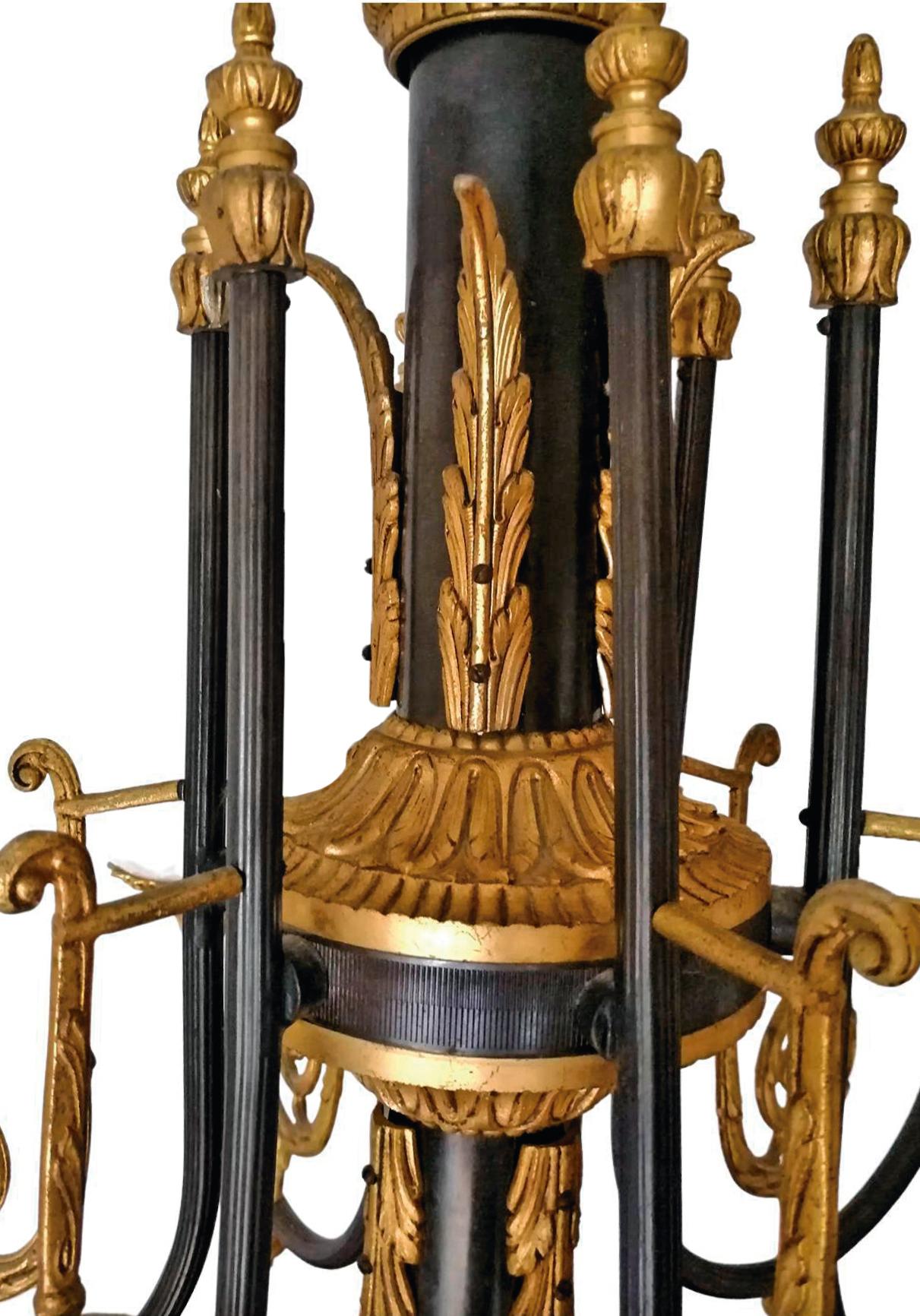 Paar antike französische Empire-Kronleuchter im neoklassizistischen Stil mit vergoldeter und Patina-Bronze, PPU im Angebot 11