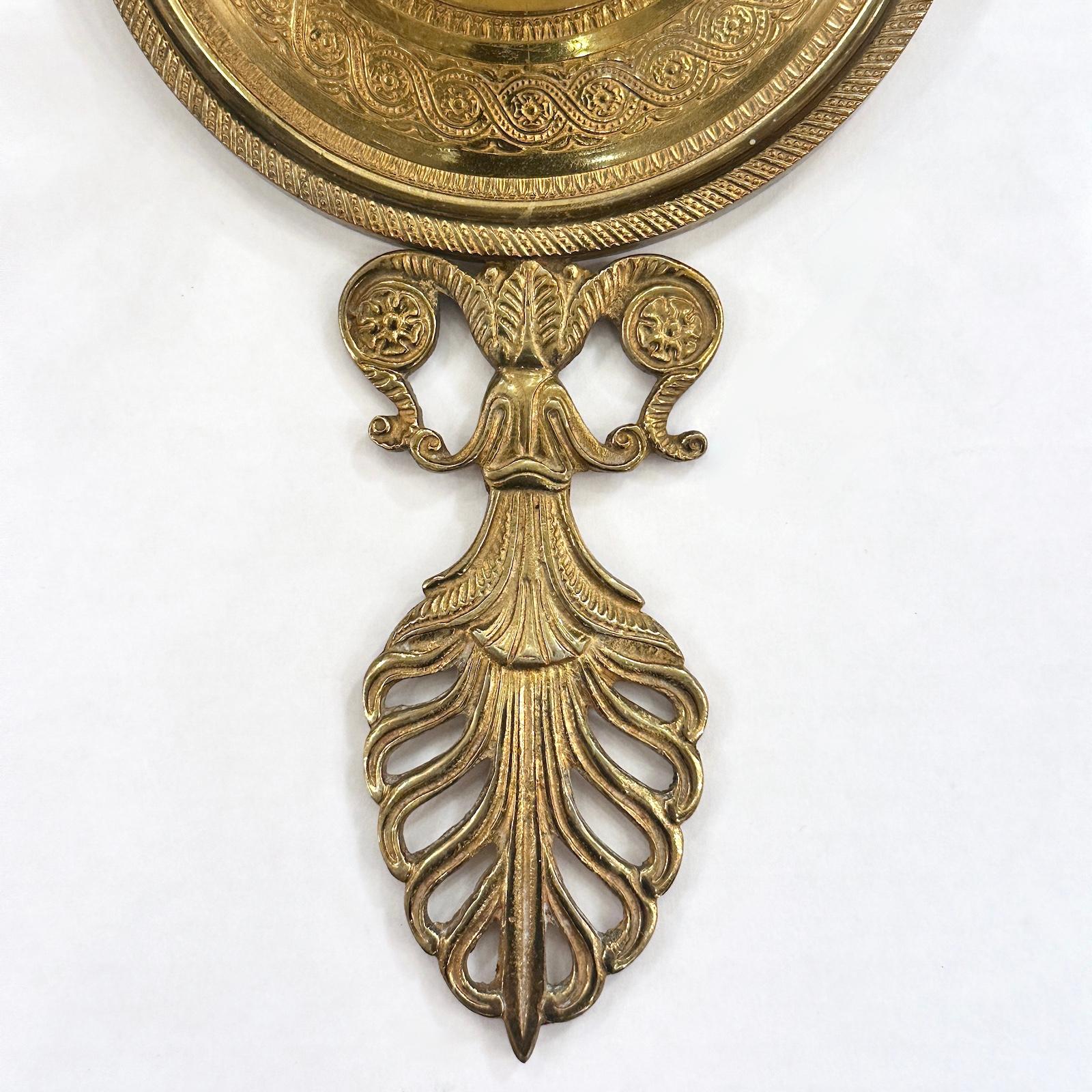 Paire d'appliques en bronze doré à 3 lumières, datant des années 1920.

