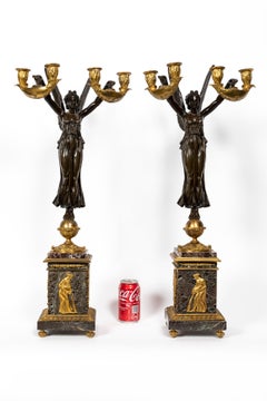 Pareja de Antiguos Candelabros Figurales de Bronce Patinado y Dorado de Estilo Imperio Francés