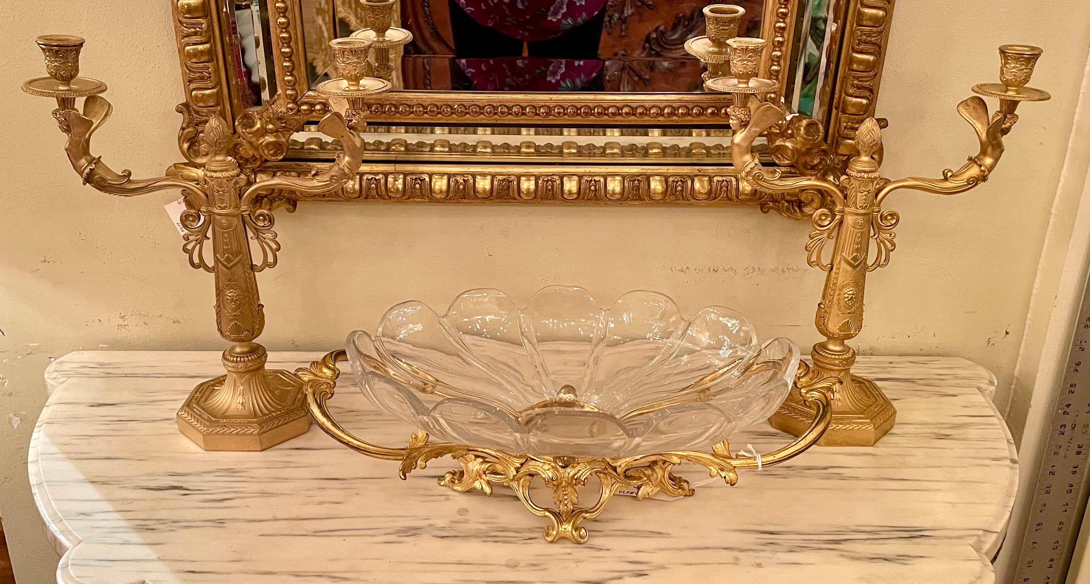 Pareja de Antiguos Candelabros de Bronce Dorado de Estilo Imperio Francés, Circa 1880. en venta 8