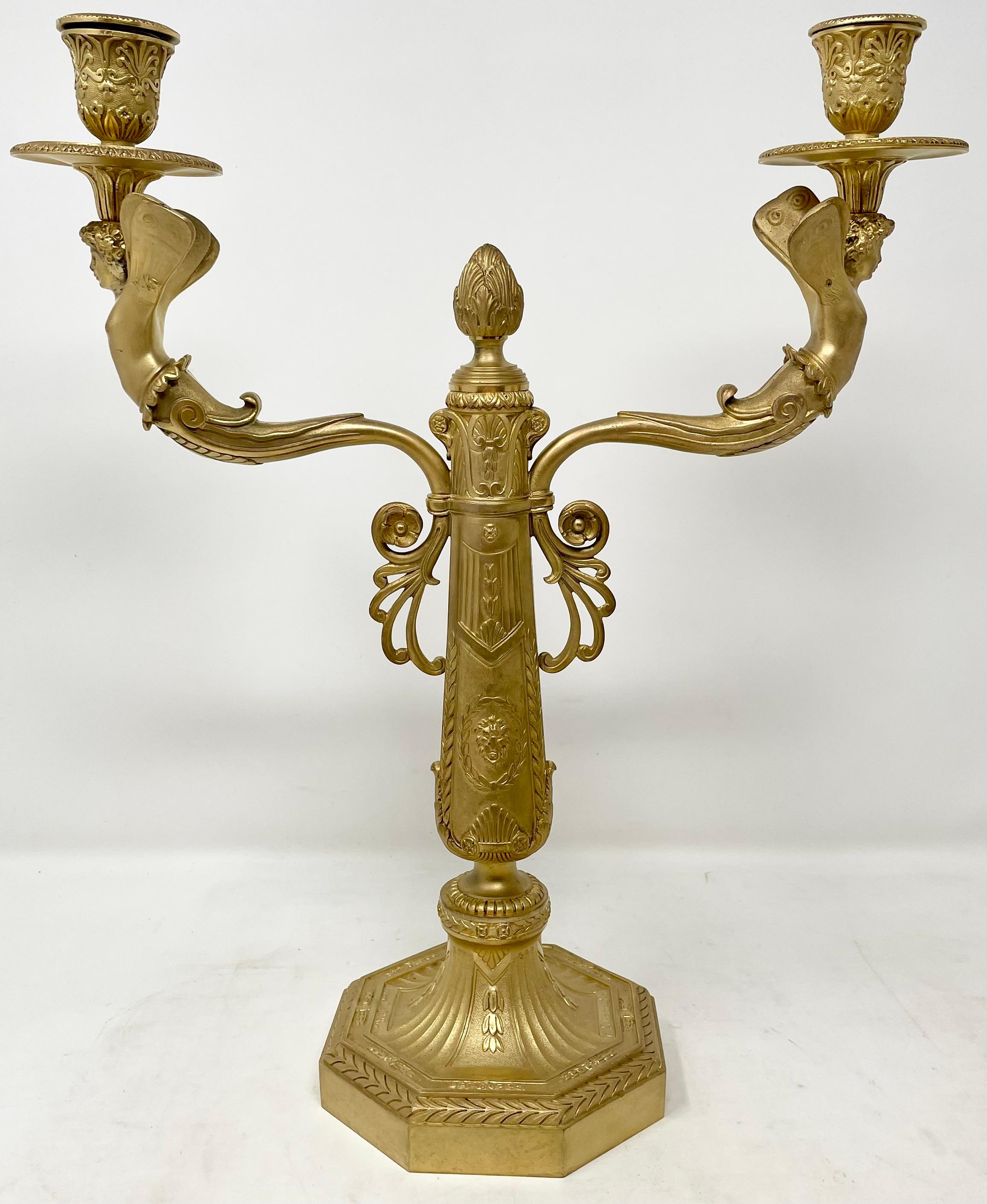 Pareja de Antiguos Candelabros de Bronce Dorado de Estilo Imperio Francés, Circa 1880. en venta 2