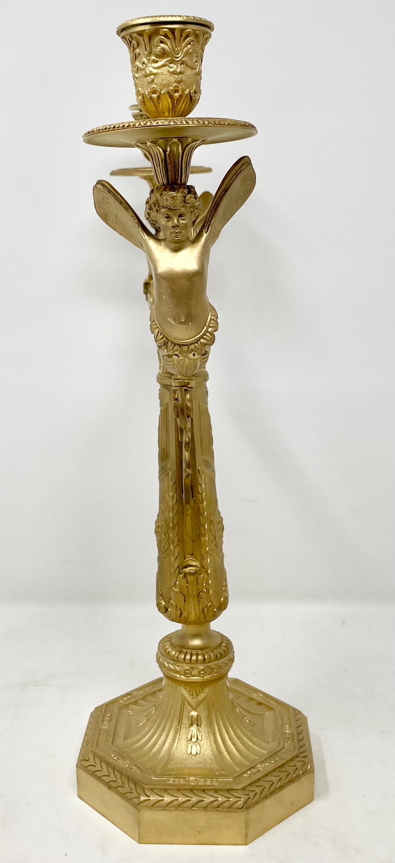Pareja de Antiguos Candelabros de Bronce Dorado de Estilo Imperio Francés, Circa 1880. en venta 3