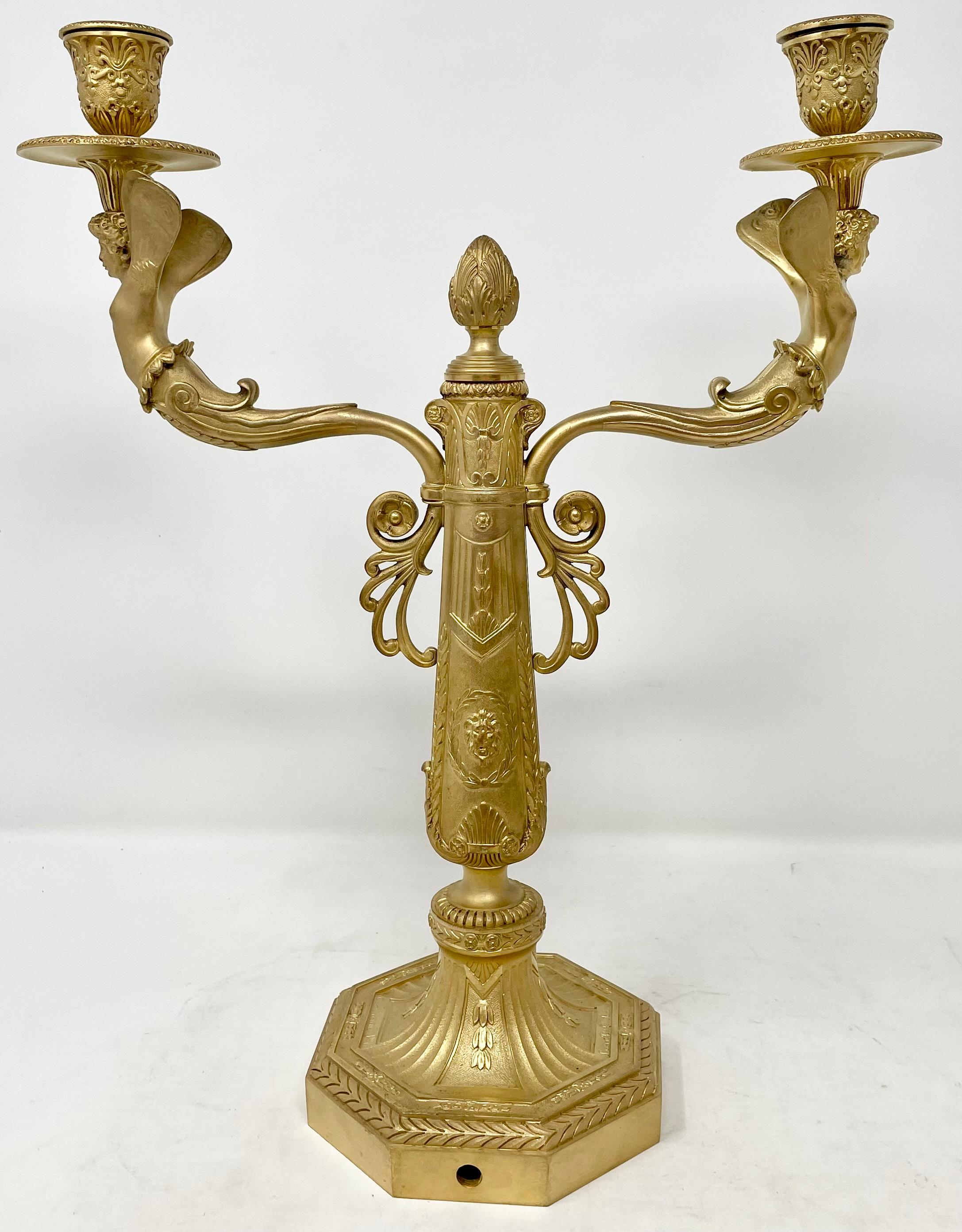 Pareja de Antiguos Candelabros de Bronce Dorado de Estilo Imperio Francés, Circa 1880. en venta 4