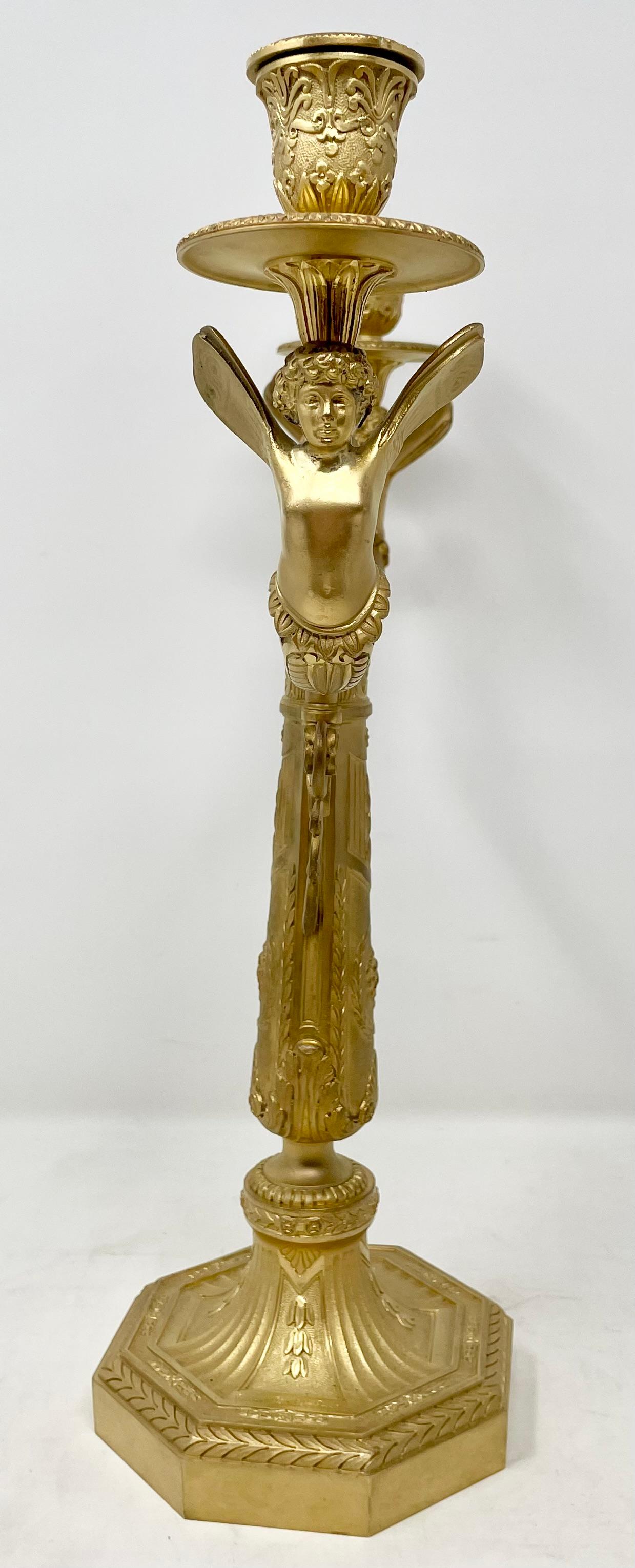 Pareja de Antiguos Candelabros de Bronce Dorado de Estilo Imperio Francés, Circa 1880. en venta 5