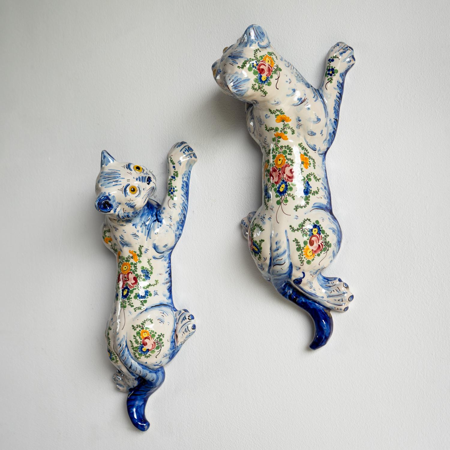 Pareja De Antiguos Bolsillos De Pared De Fayenza Francesa Para Gatos, Principios Siglo XX en venta 2