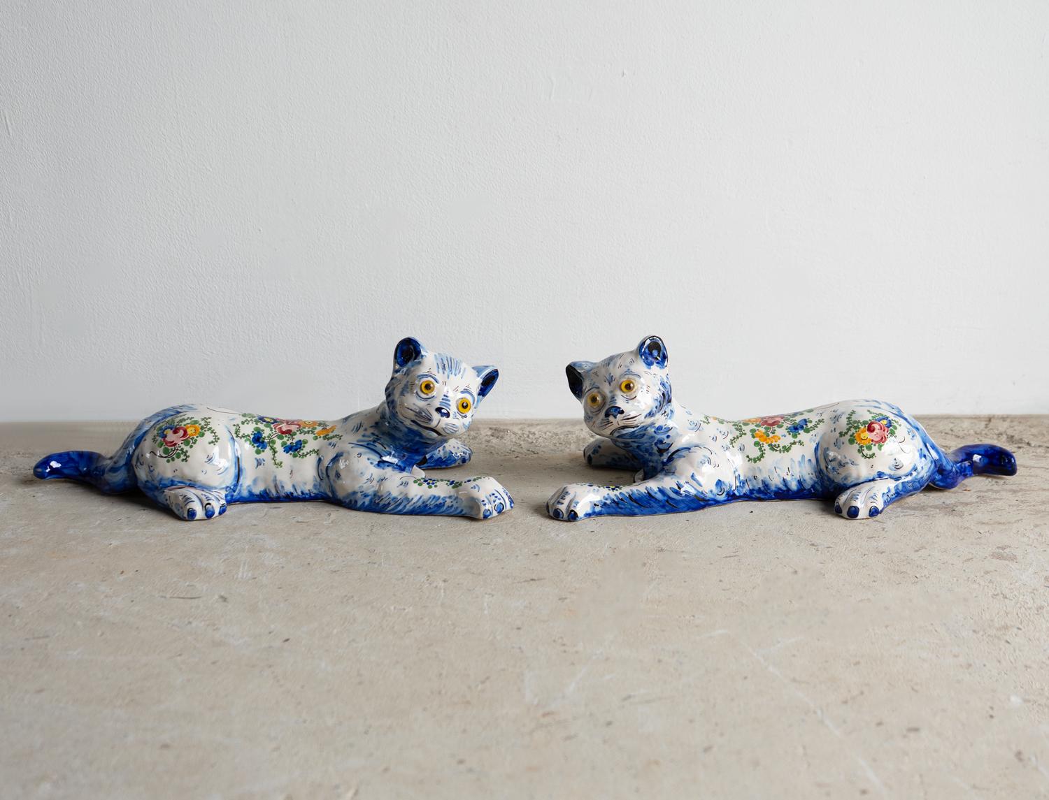 Pareja De Antiguos Bolsillos De Pared De Fayenza Francesa Para Gatos, Principios Siglo XX Esmaltado en venta