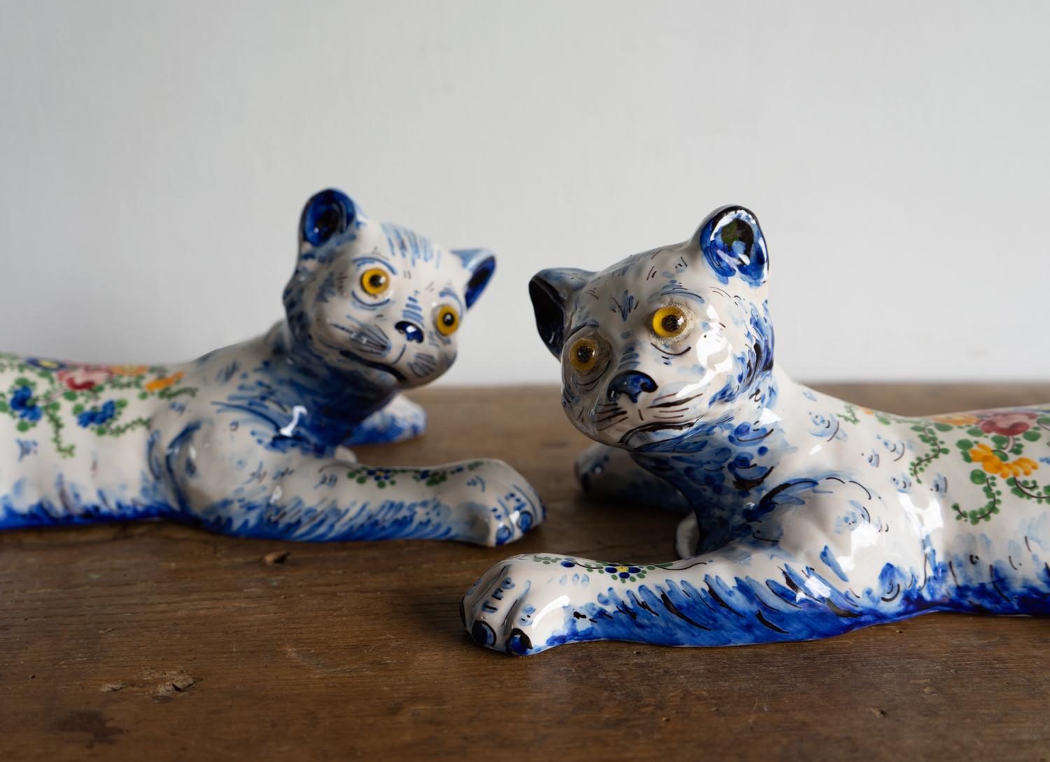Pareja De Antiguos Bolsillos De Pared De Fayenza Francesa Para Gatos, Principios Siglo XX Cerámico en venta