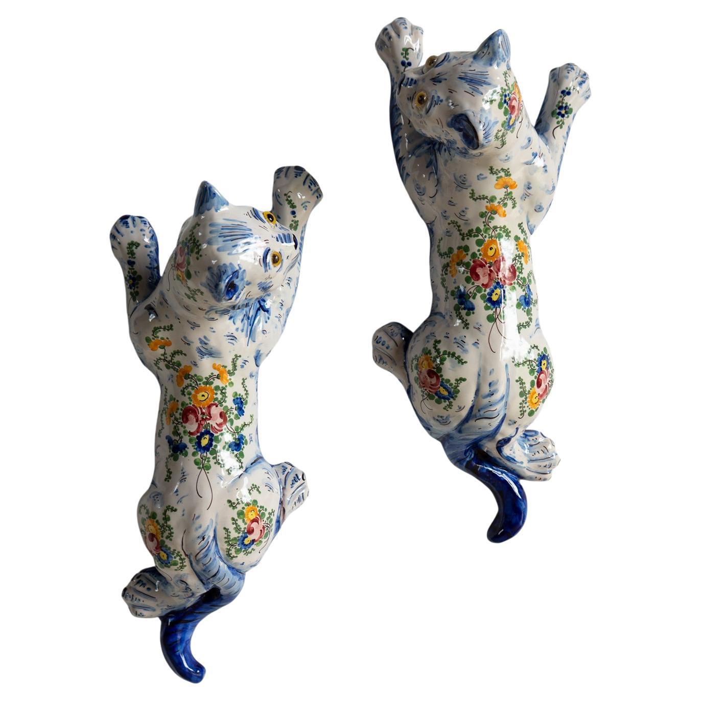 Coppia di tasche da parete per gatti in faience francese, inizio XX secolo