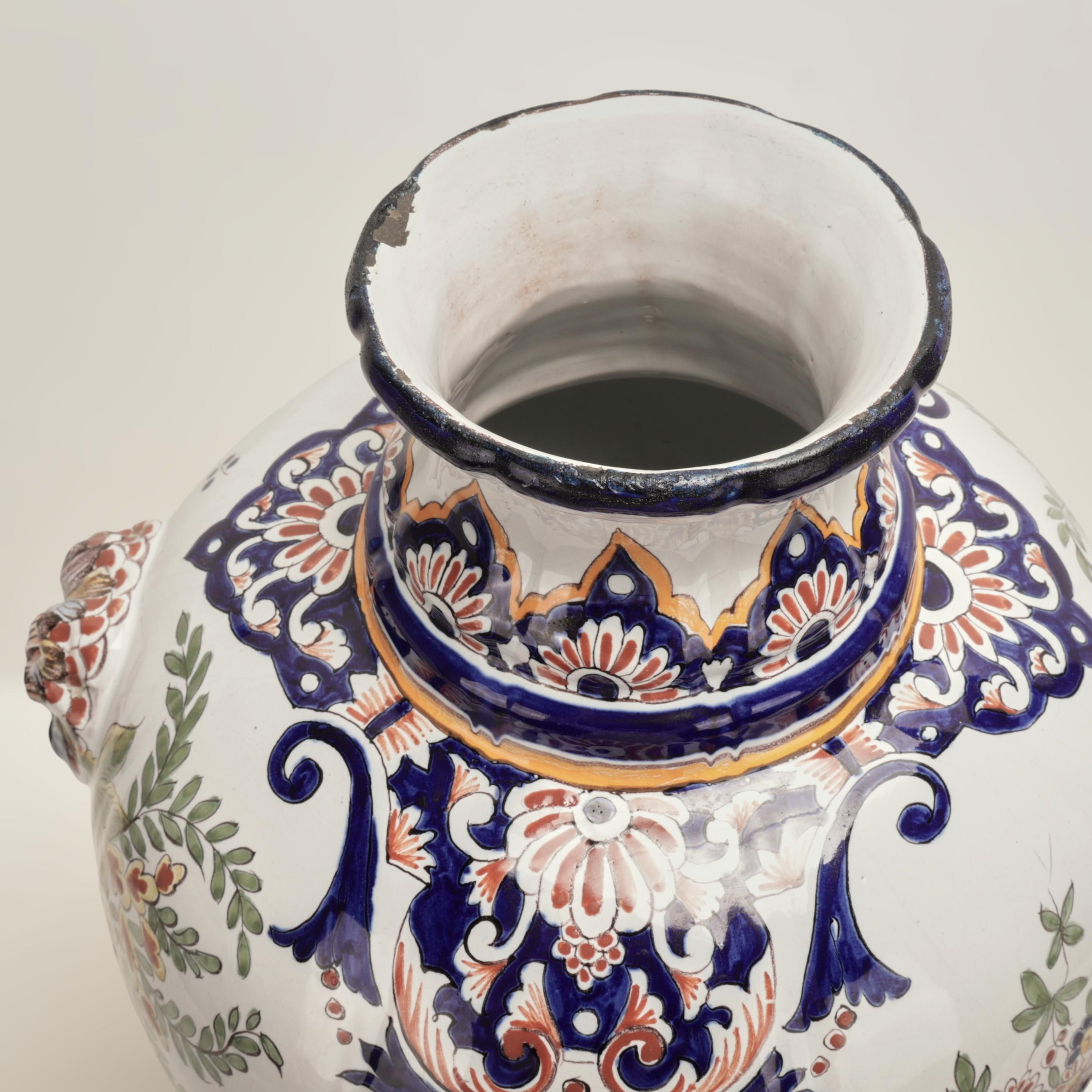 Pair of Antique French Faience Earthenware Lidded Urns in vendita 5