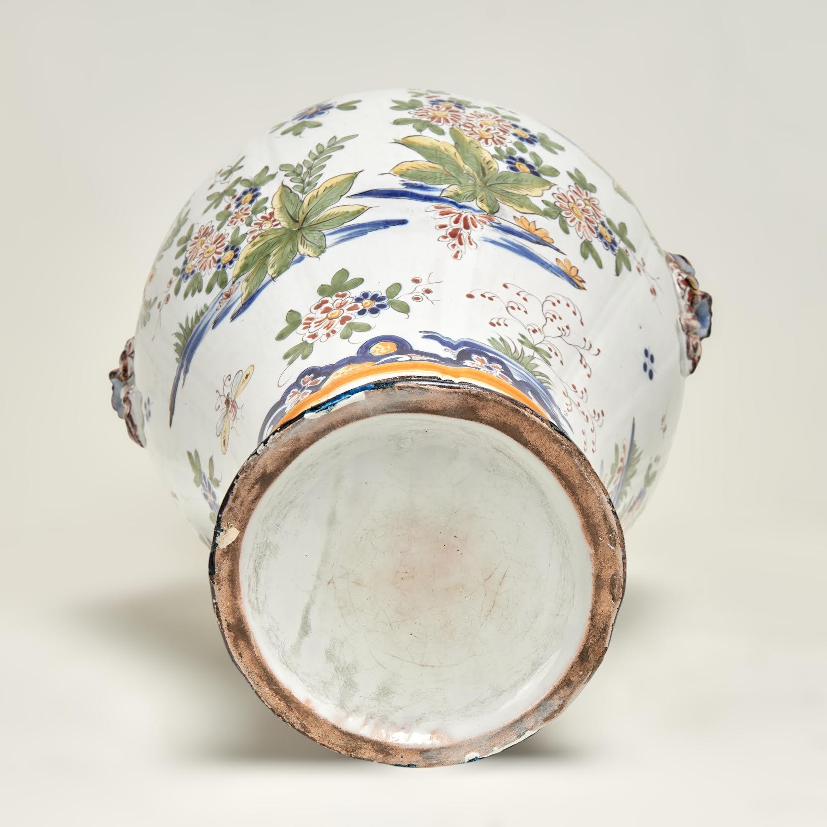 Paar Antique French Fayence Steingut Urnen mit Deckel im Angebot 6