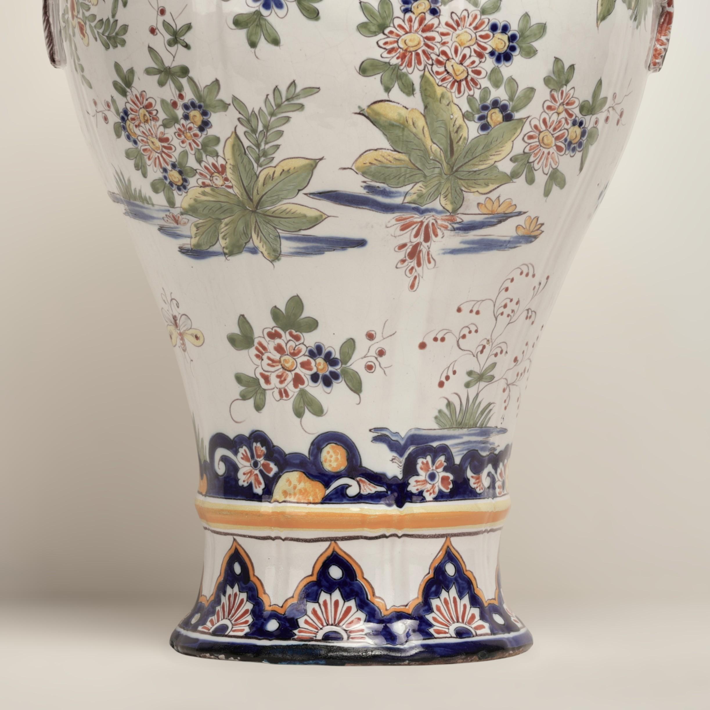 Pair of Antique French Faience Earthenware Lidded Urns in vendita 1