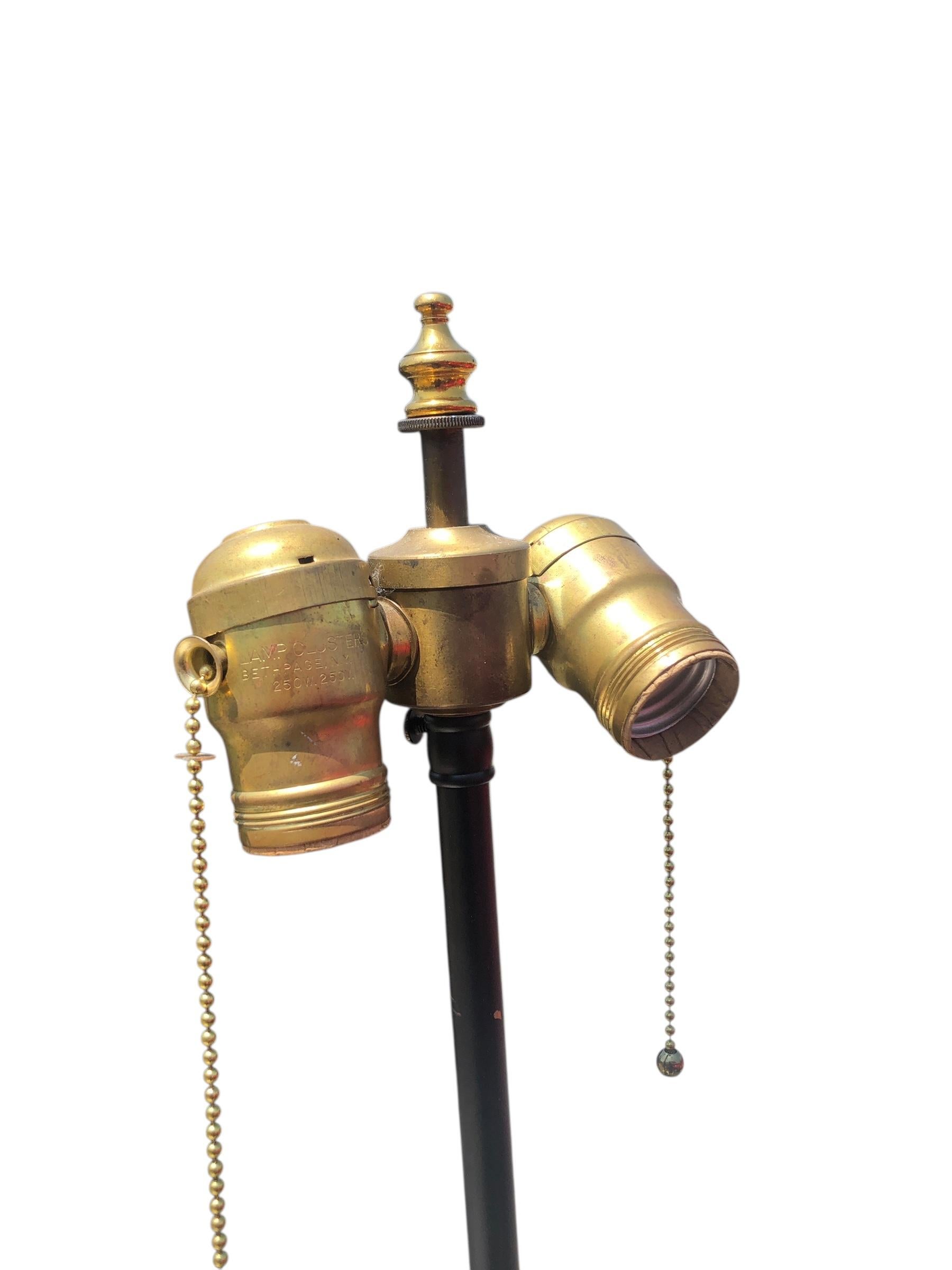 Greco classico Coppia di lampade francesi antiche in finta malachite in vendita