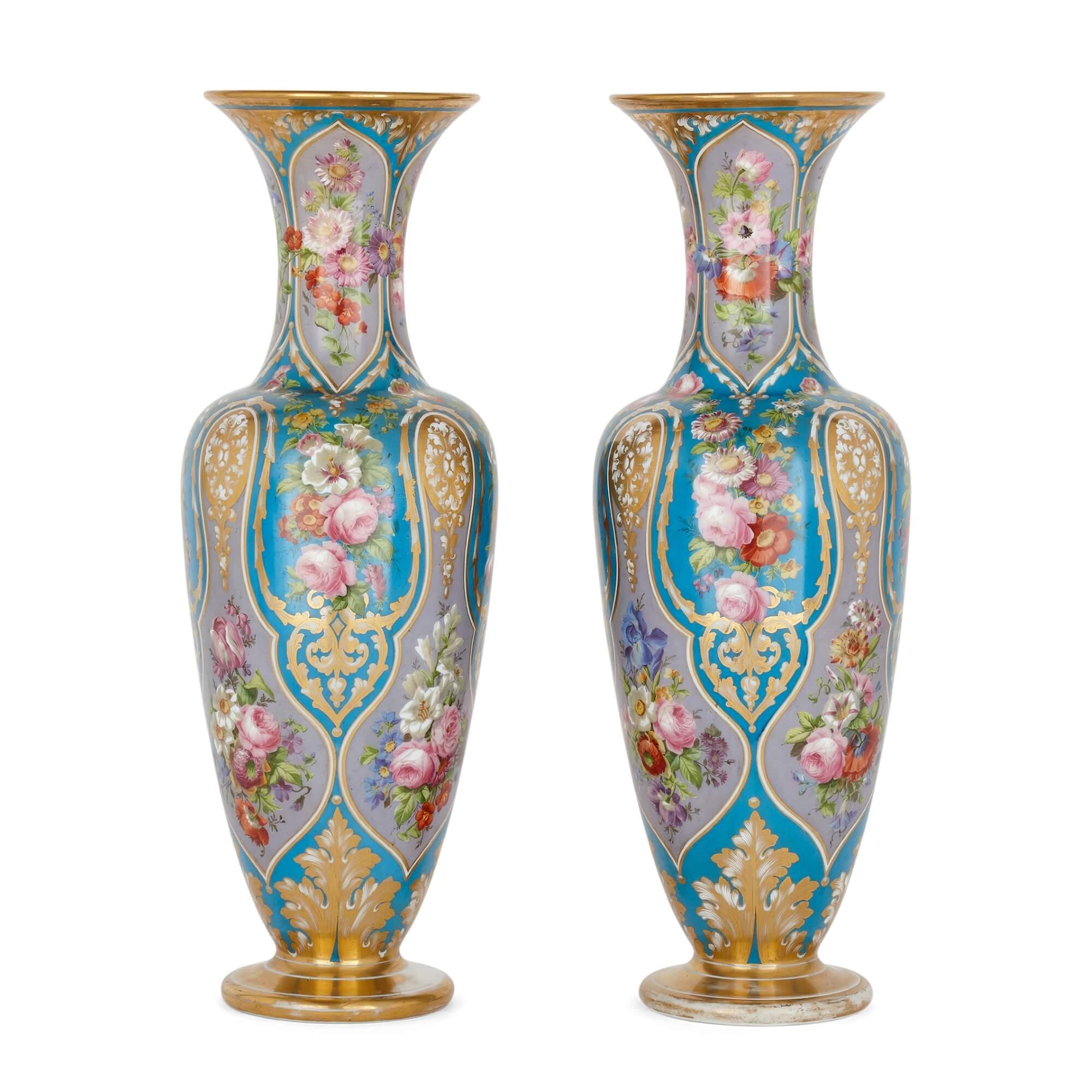 Pair of antique French floral glass vases by Baccarat.
French, 19th century.
Measures: height 55cm, diameter 17cm.

The superb Baccarat glass vases in this pair are of traditional form. Each vase features an ovoid body above a spreading foot,